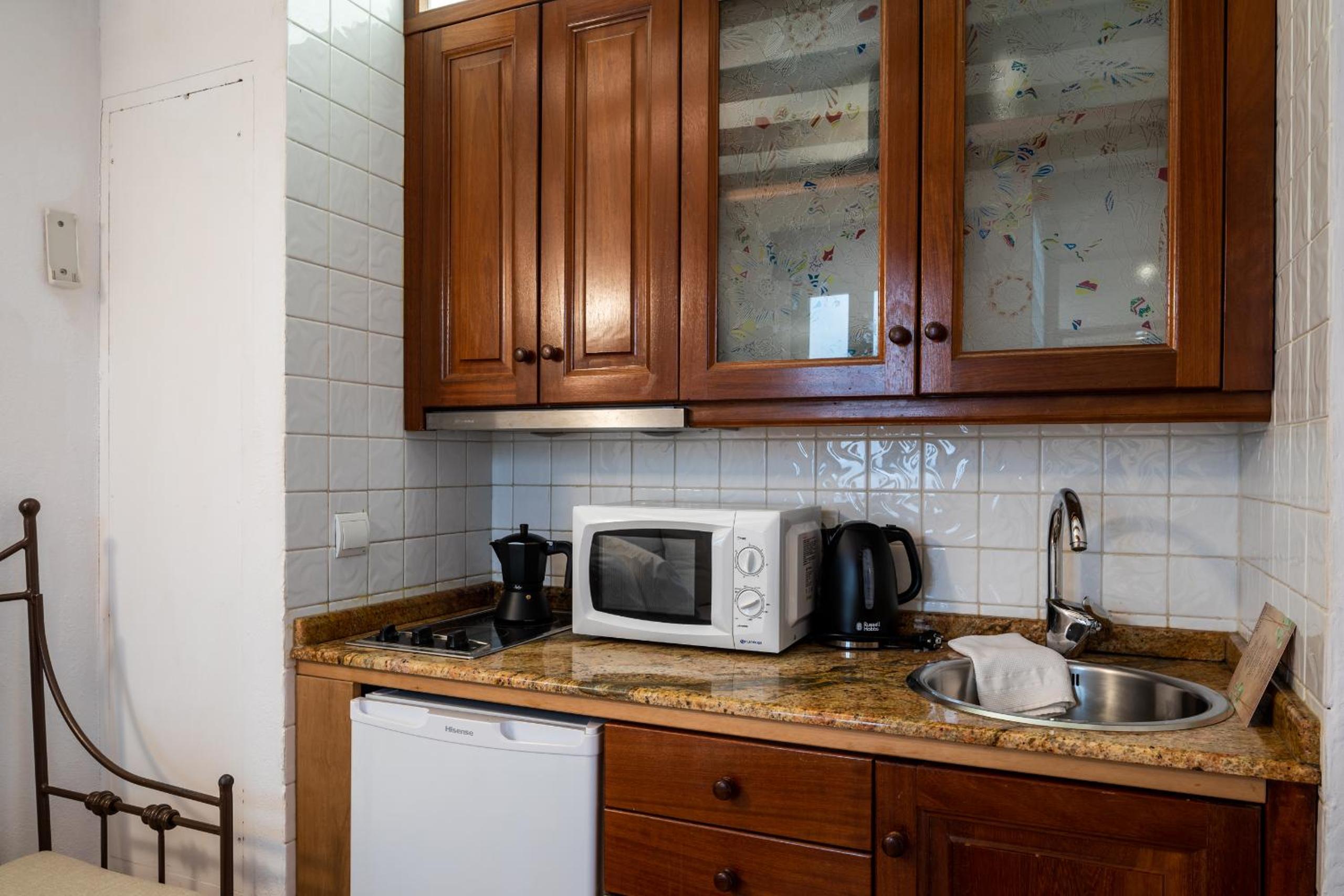 One-Bedroom Apartment (3 Adults) photo 3