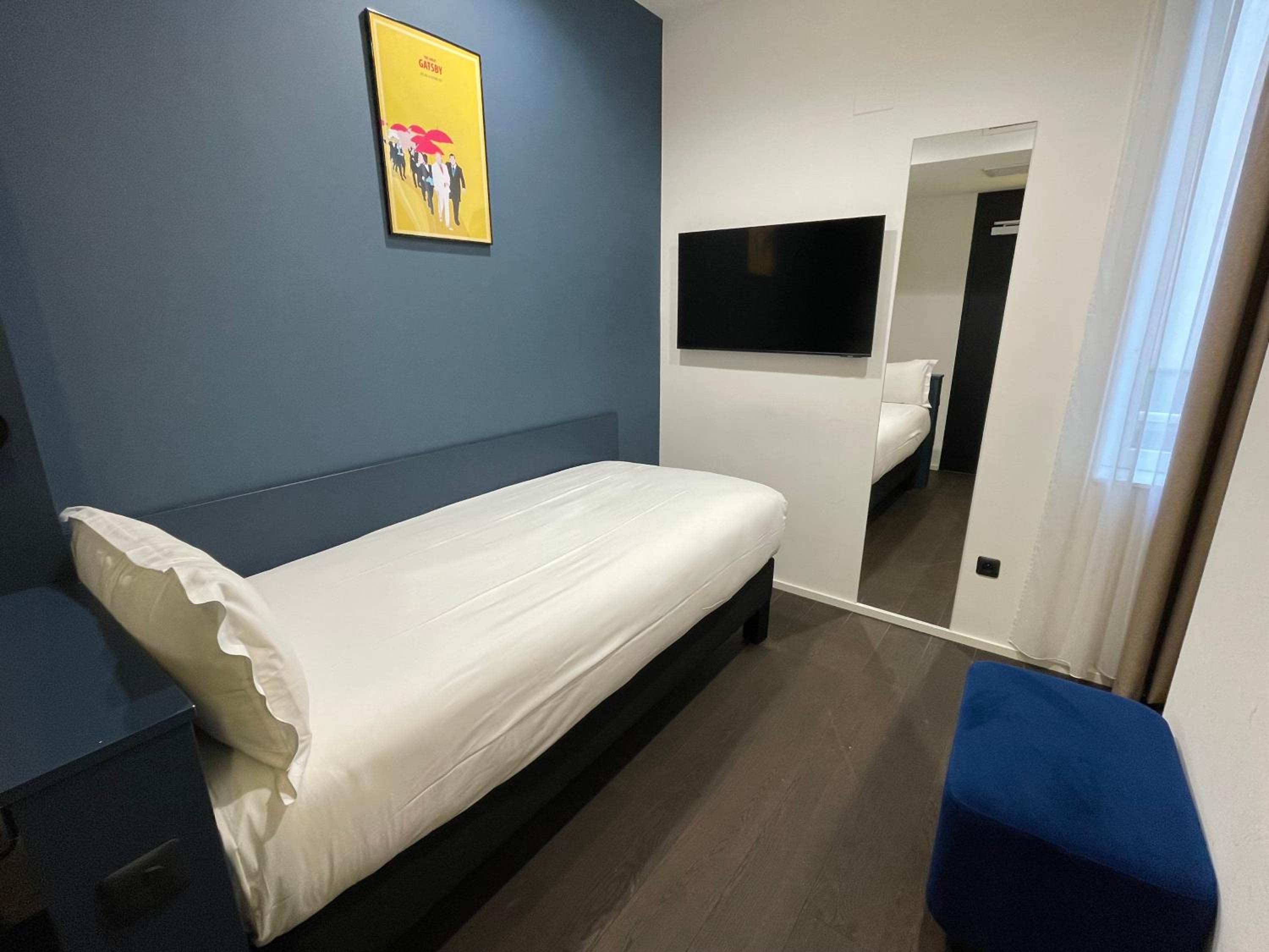 Single Room - Photo 2