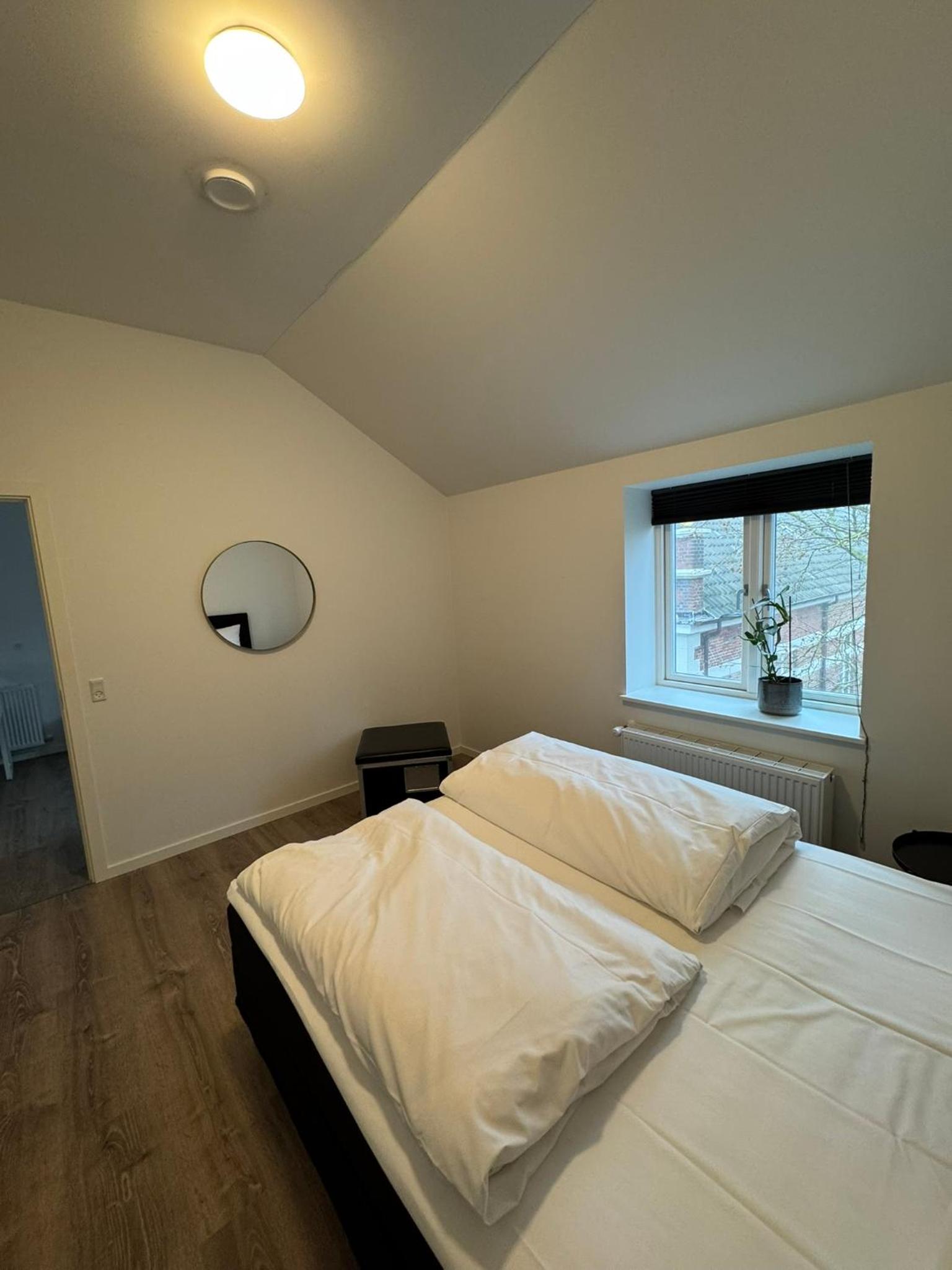 Deluxe One-Bedroom Apartment with Garden View - Photo 3