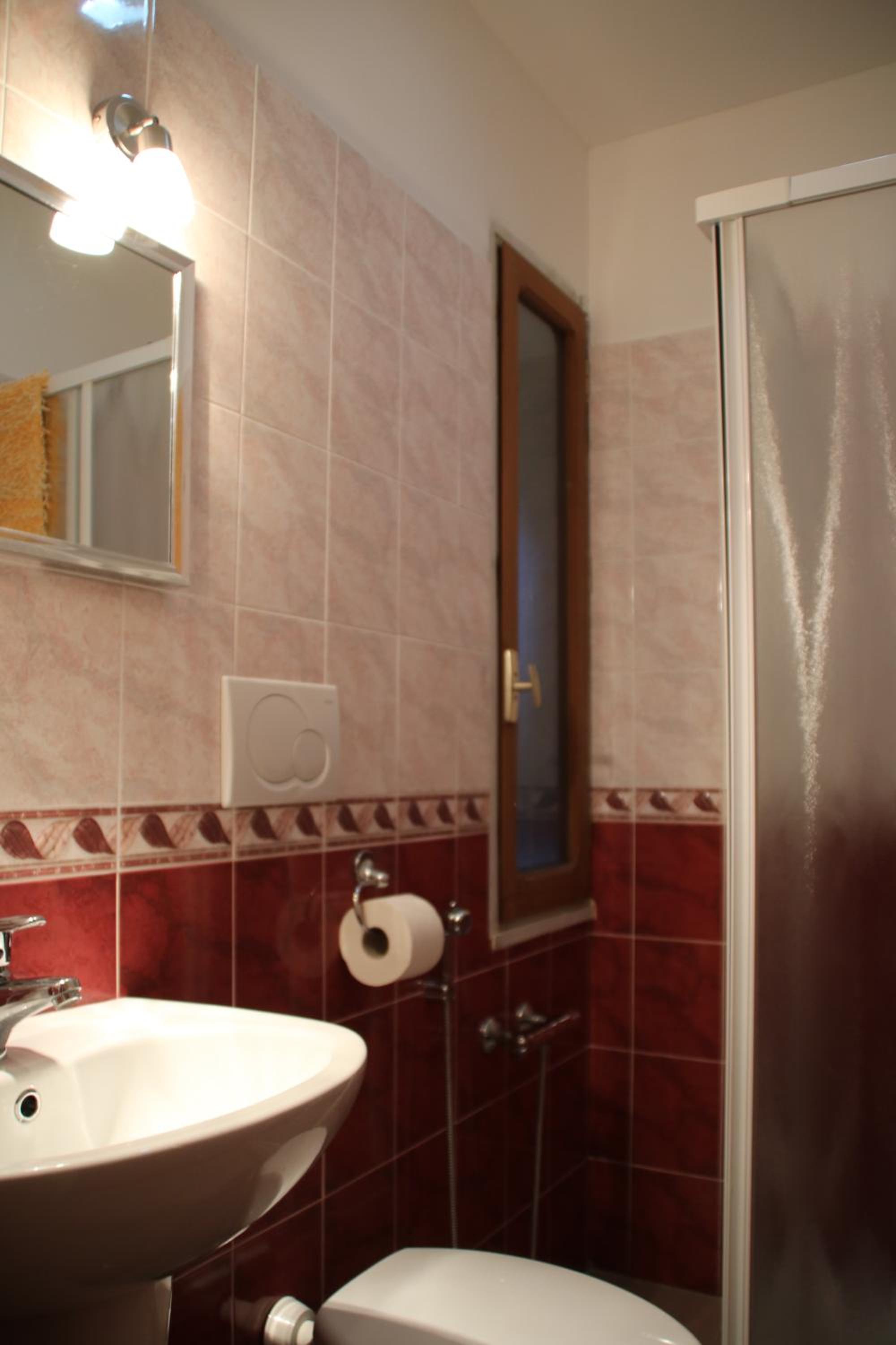 Double Room - Photo 7