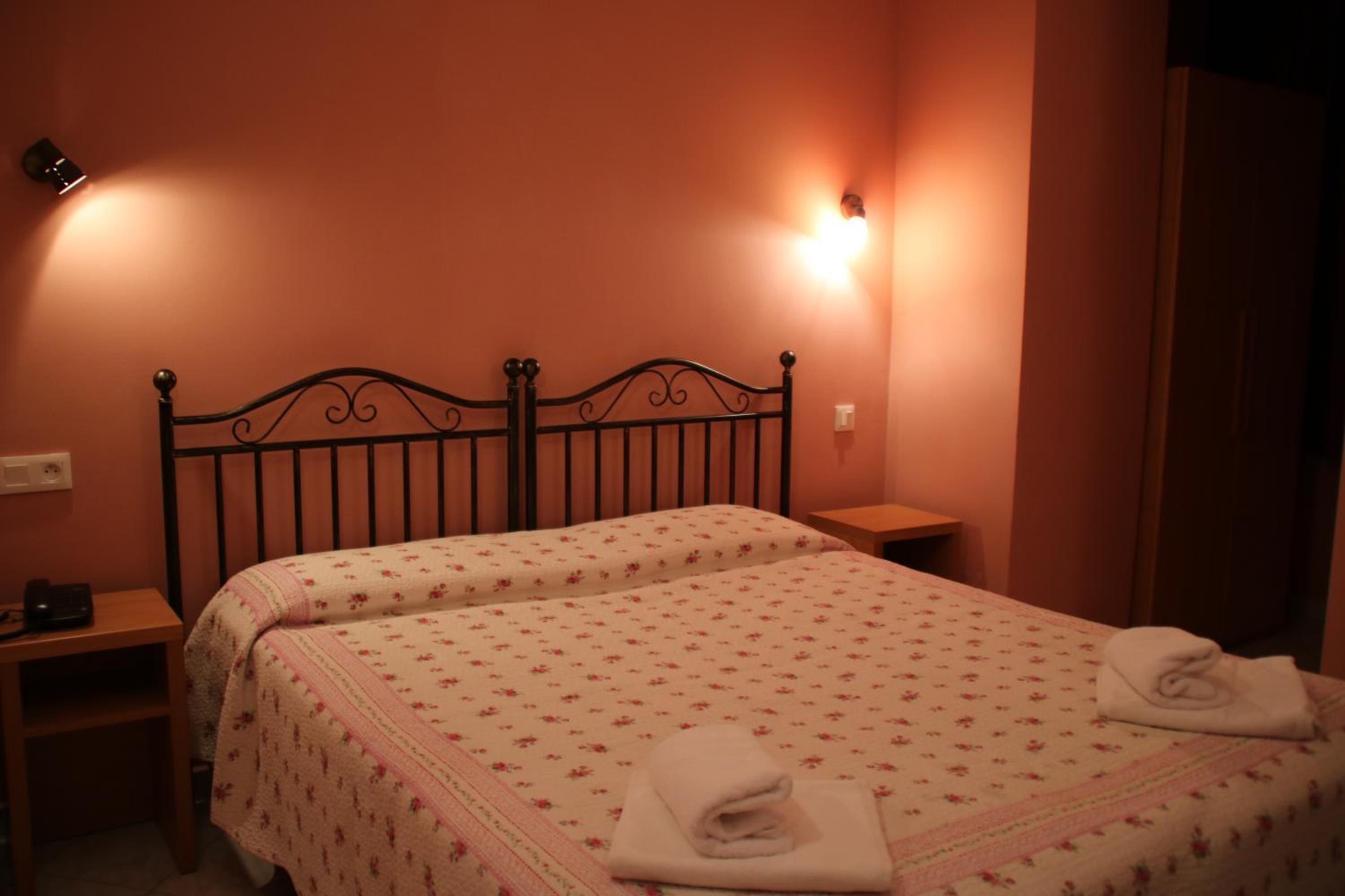 Double Room - Photo 3