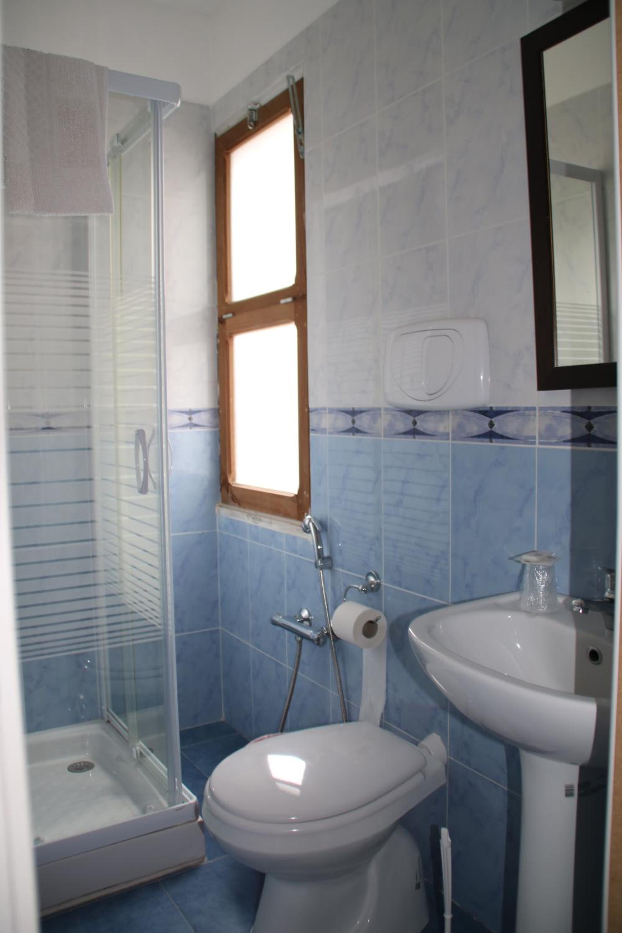 Twin Room - Photo 3