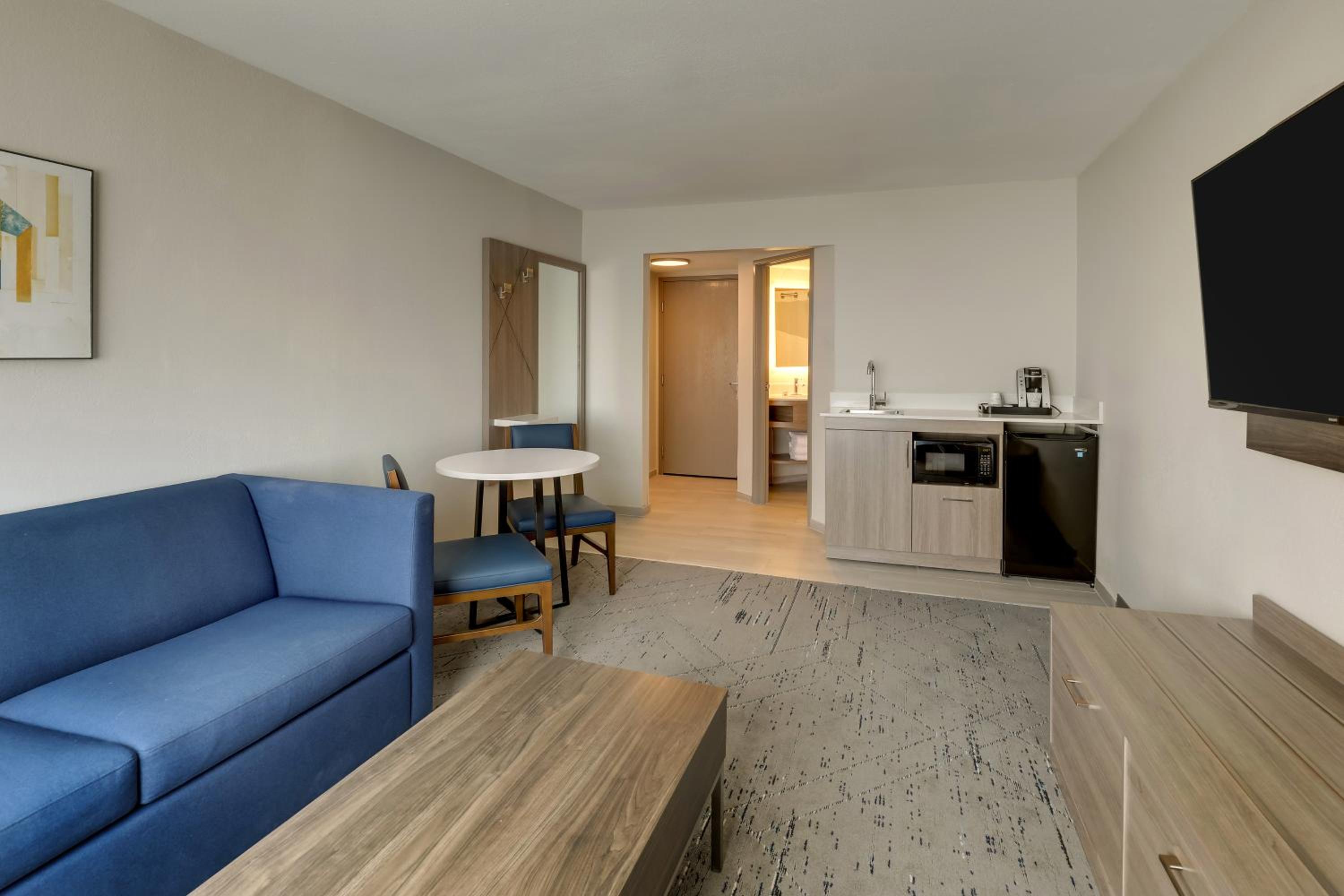 One-Bedroom King Suite photo 3