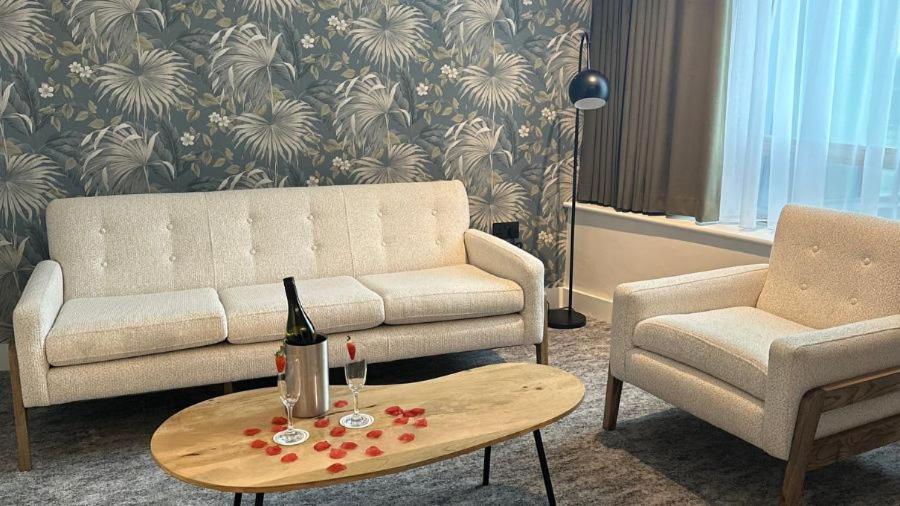 Executive Suite - Photo 1