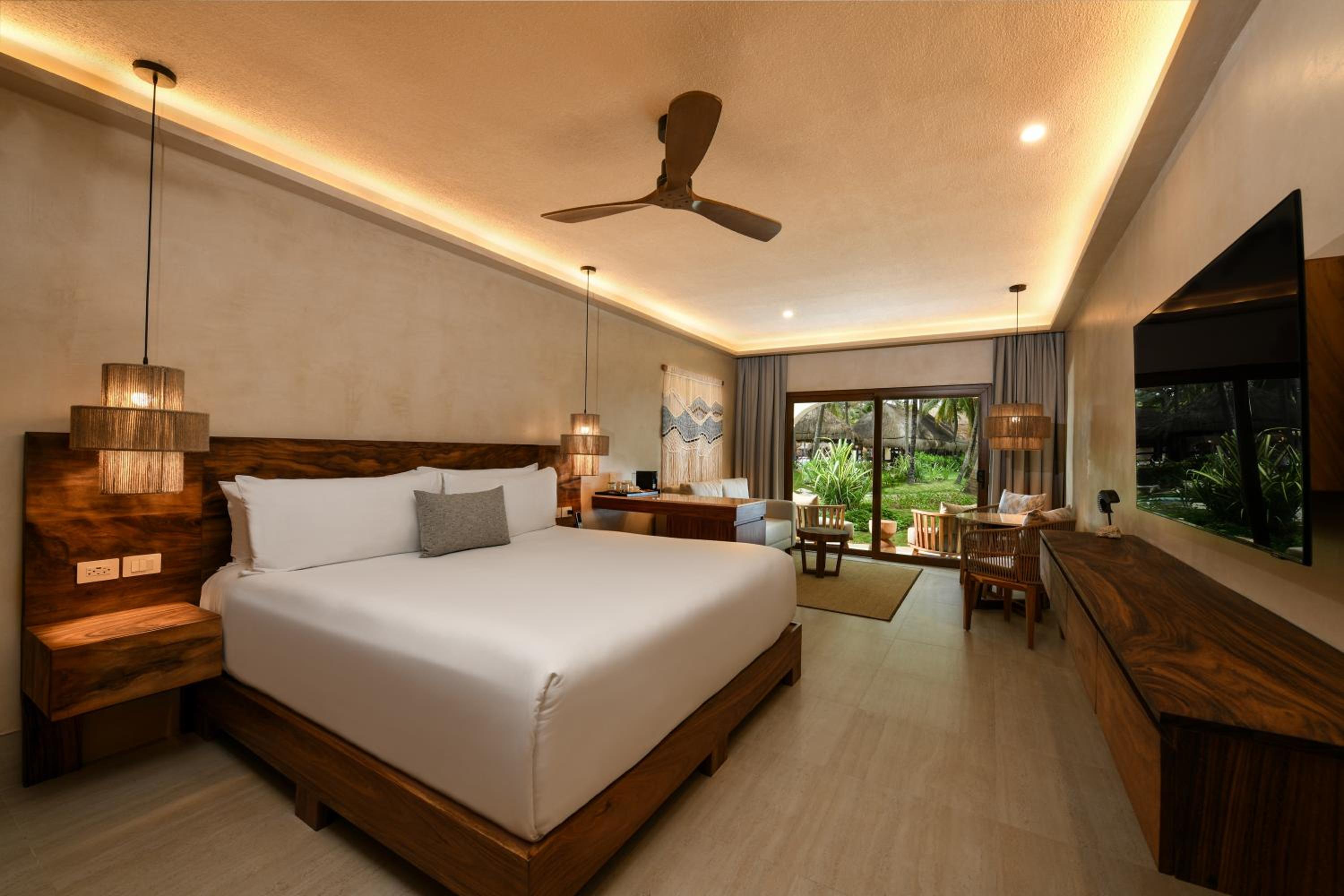 Royal Retreat Deluxe Garden Suite