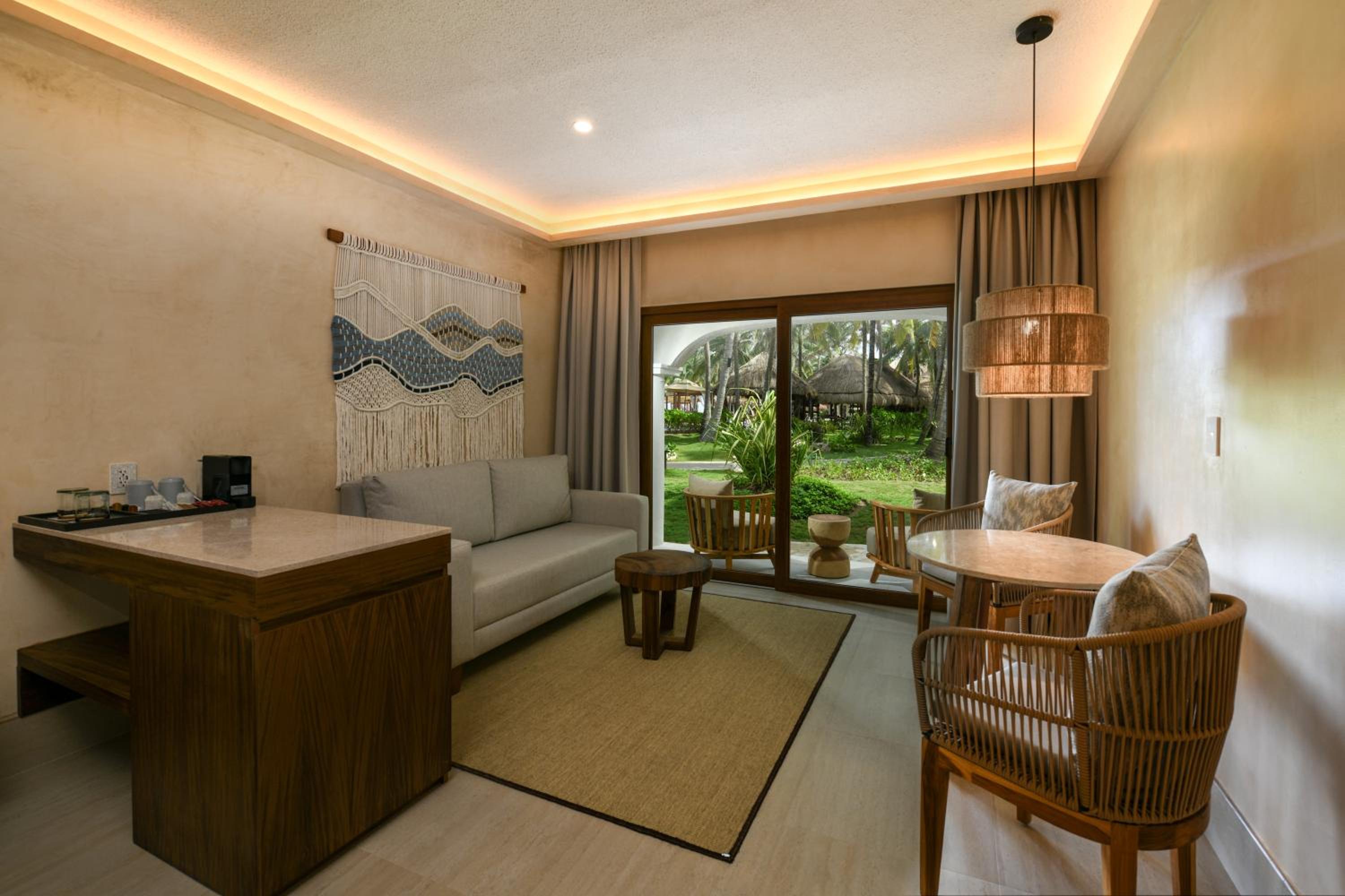 Royal Retreat Deluxe Garden Suite photo 2