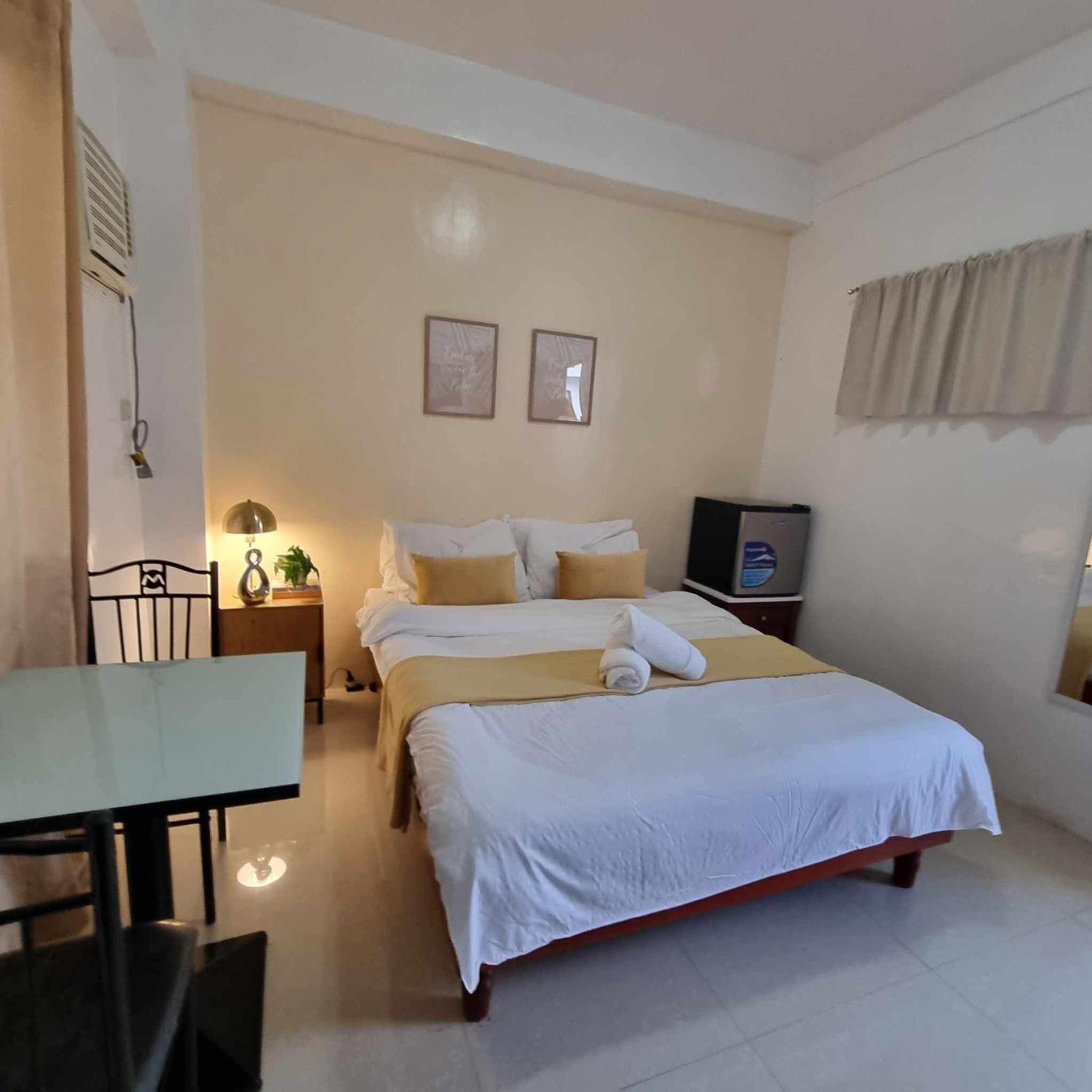 Deluxe Double Room with Shower photo 2