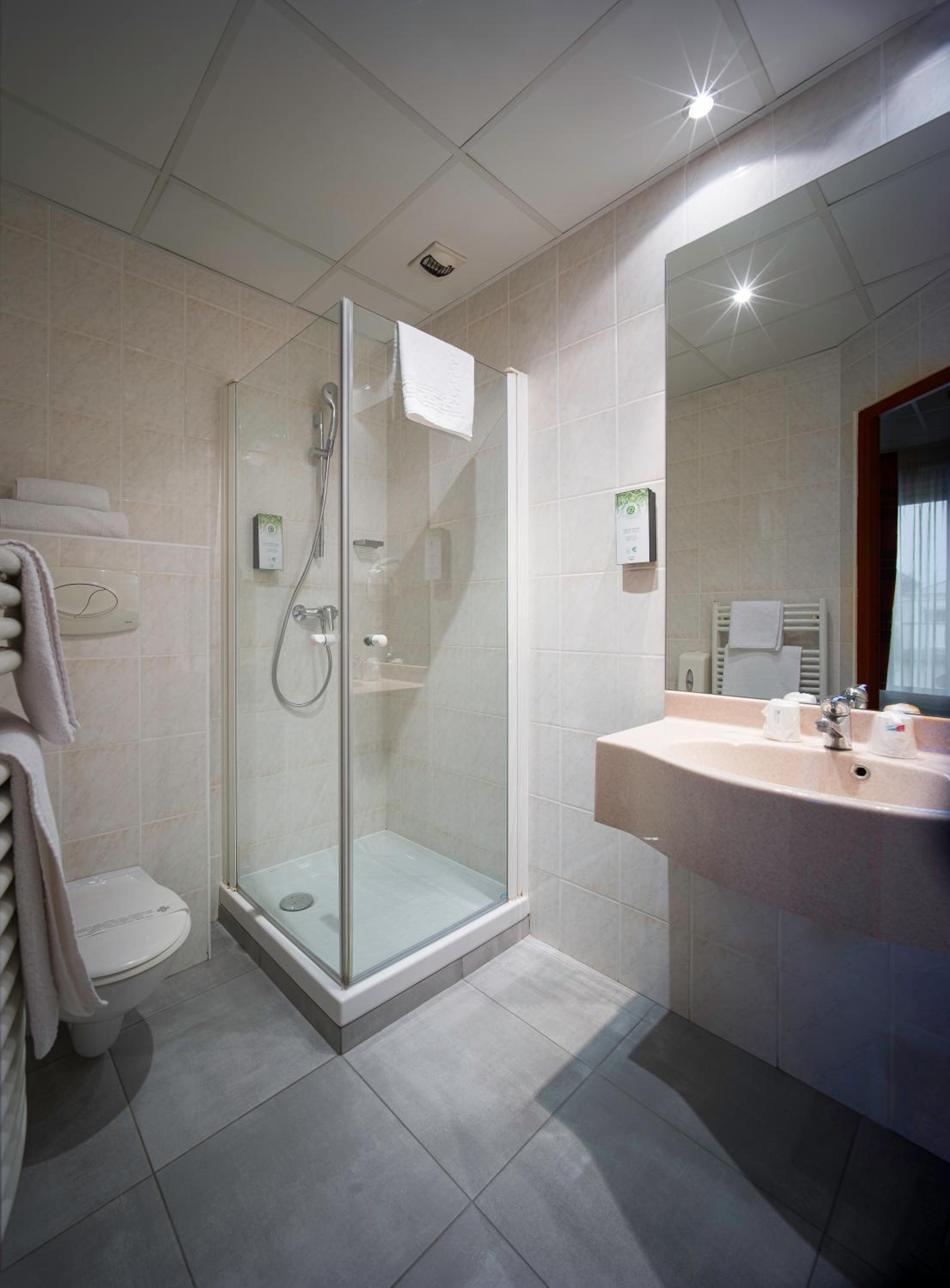 Quadruple Room - Photo 7