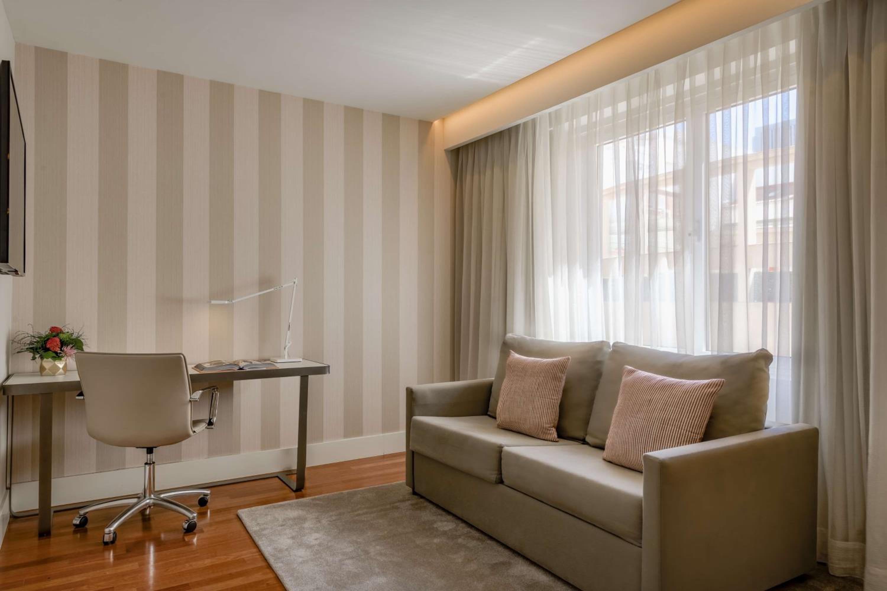 Family Room - Photo 1