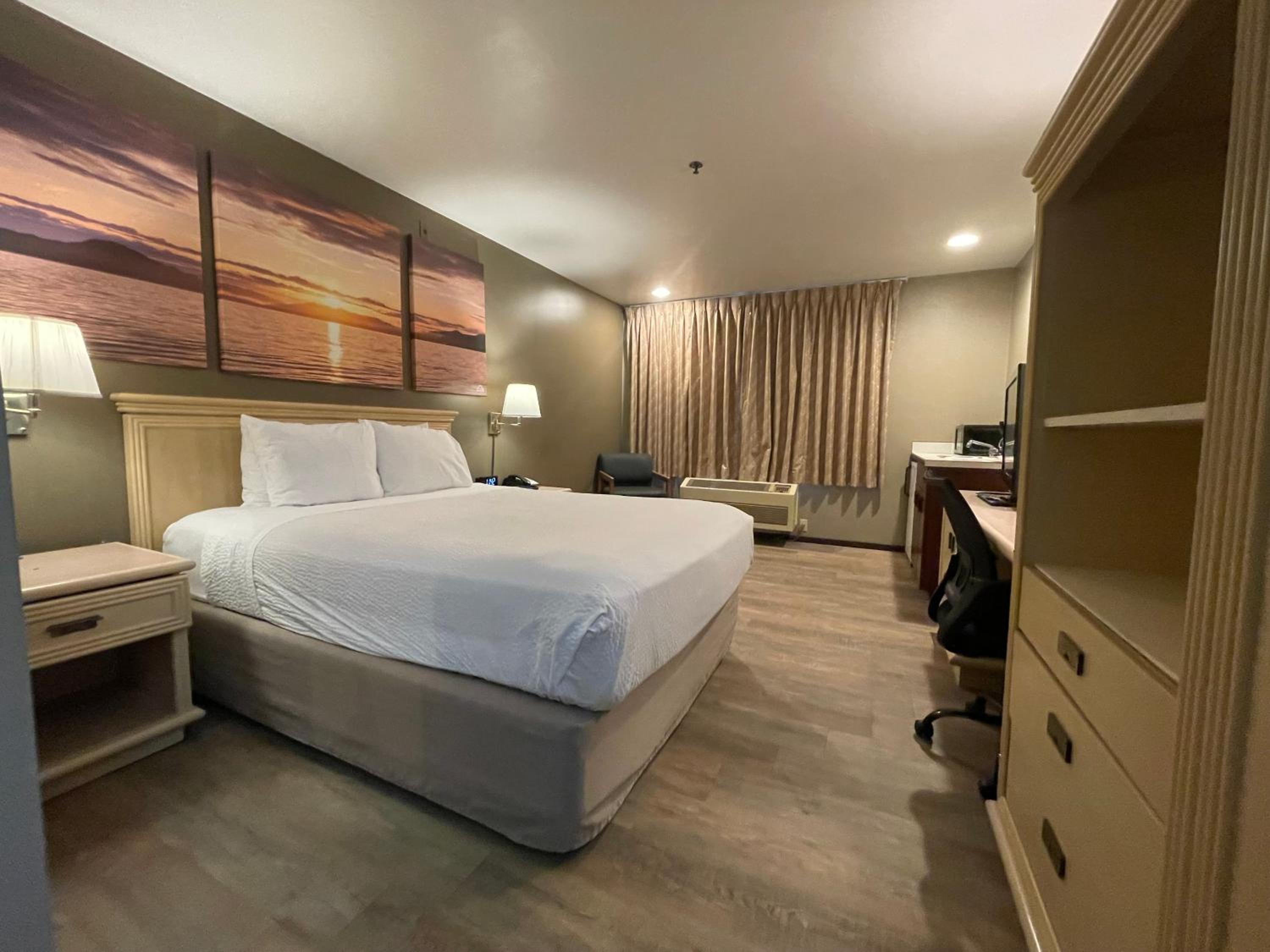 1 Queen Bed, Mobility Accessible Room, Bathtub w/ Grab Bars,Non-Smoking - Photo 6