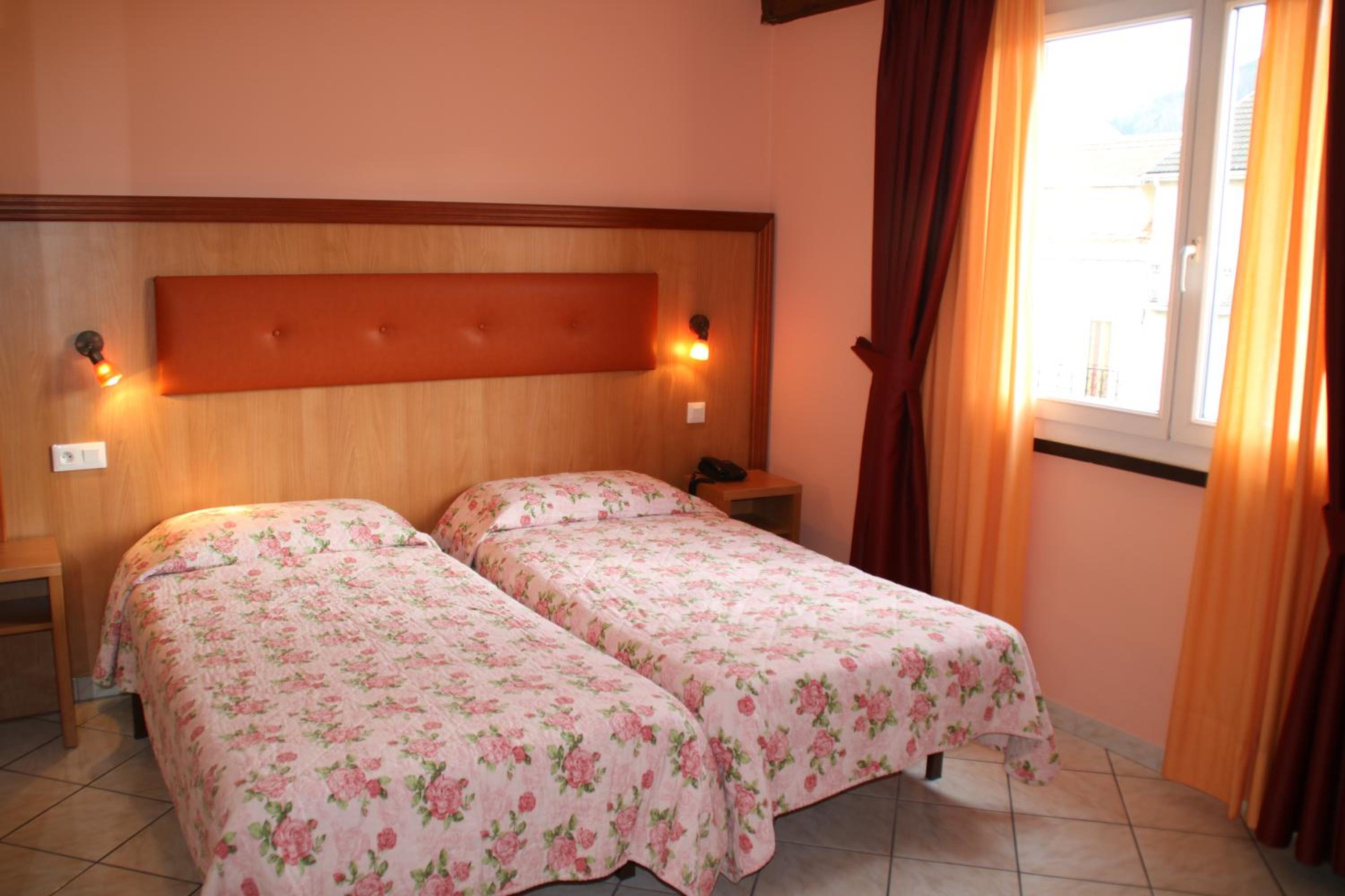 Twin Room - Photo 1