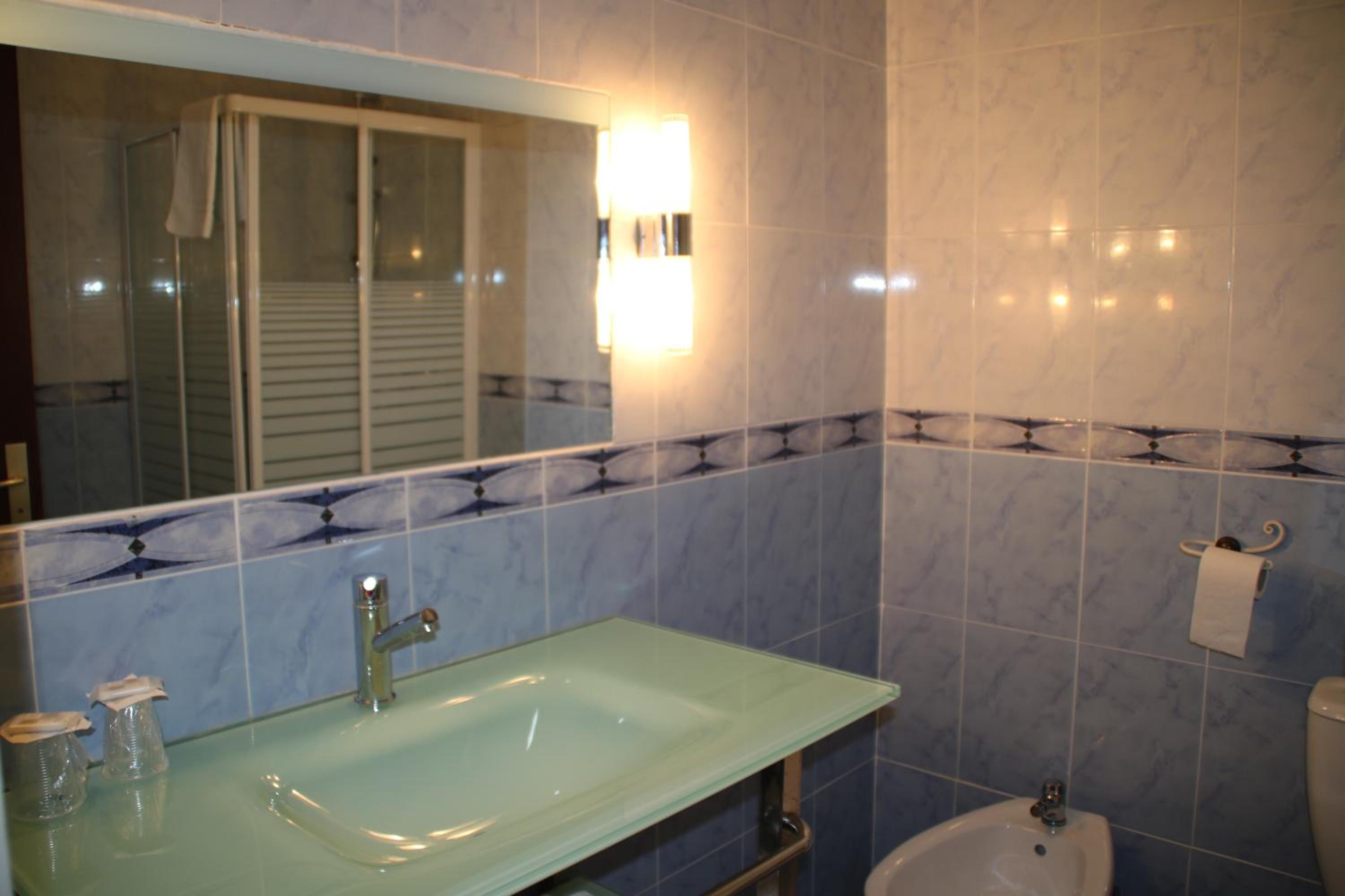Twin Room - Photo 6