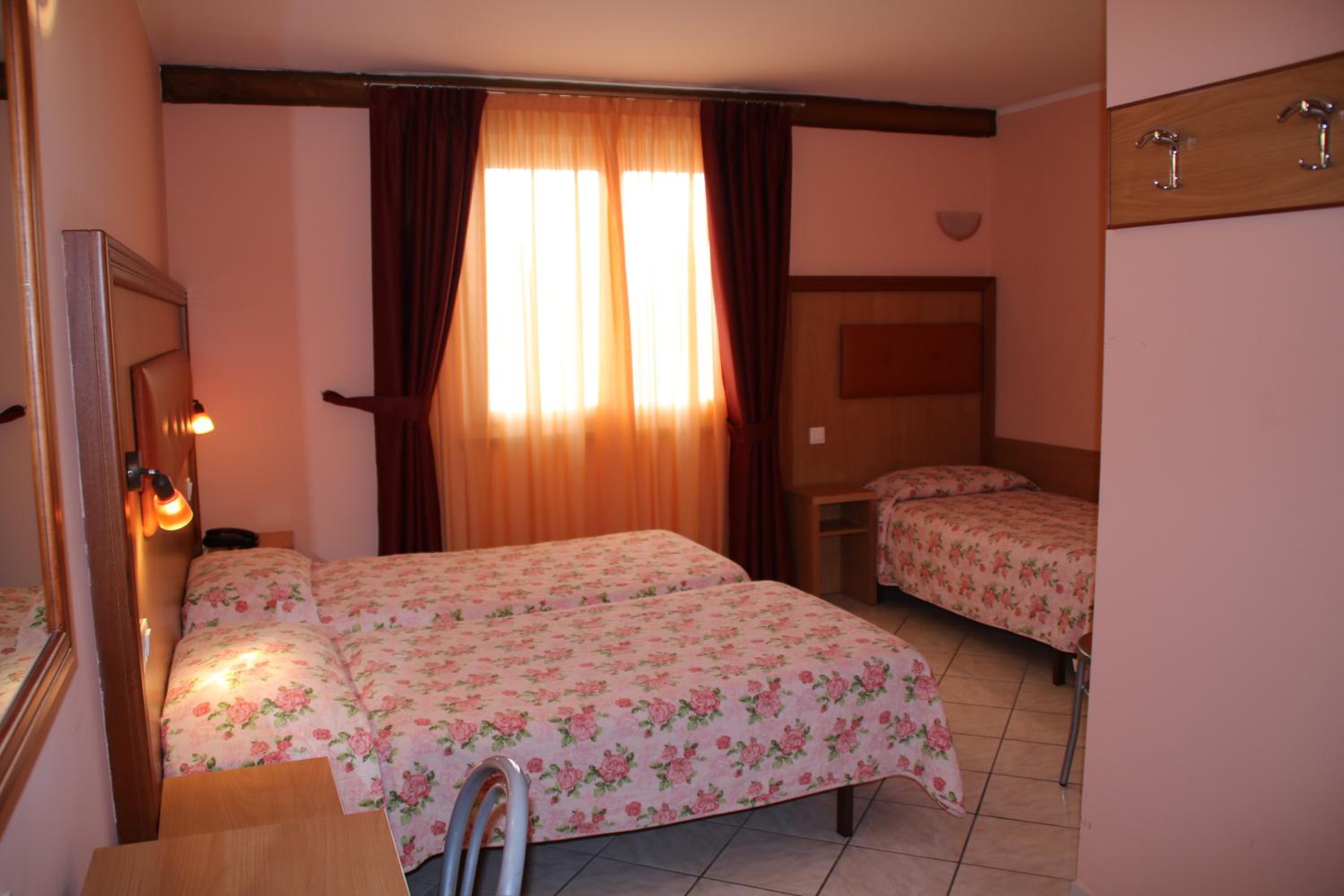 Triple Room - Photo 1