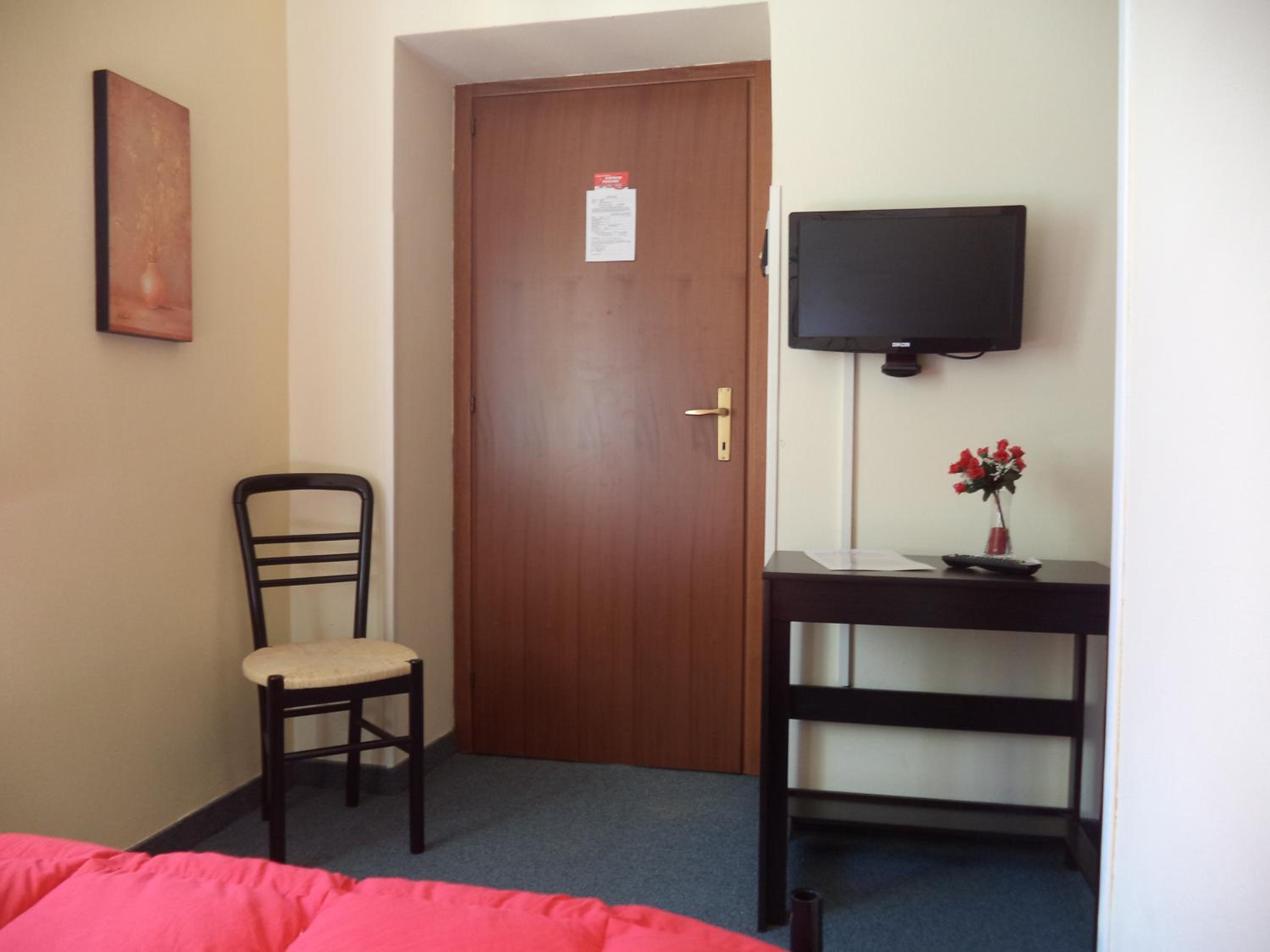 Small Double Room - Photo 5