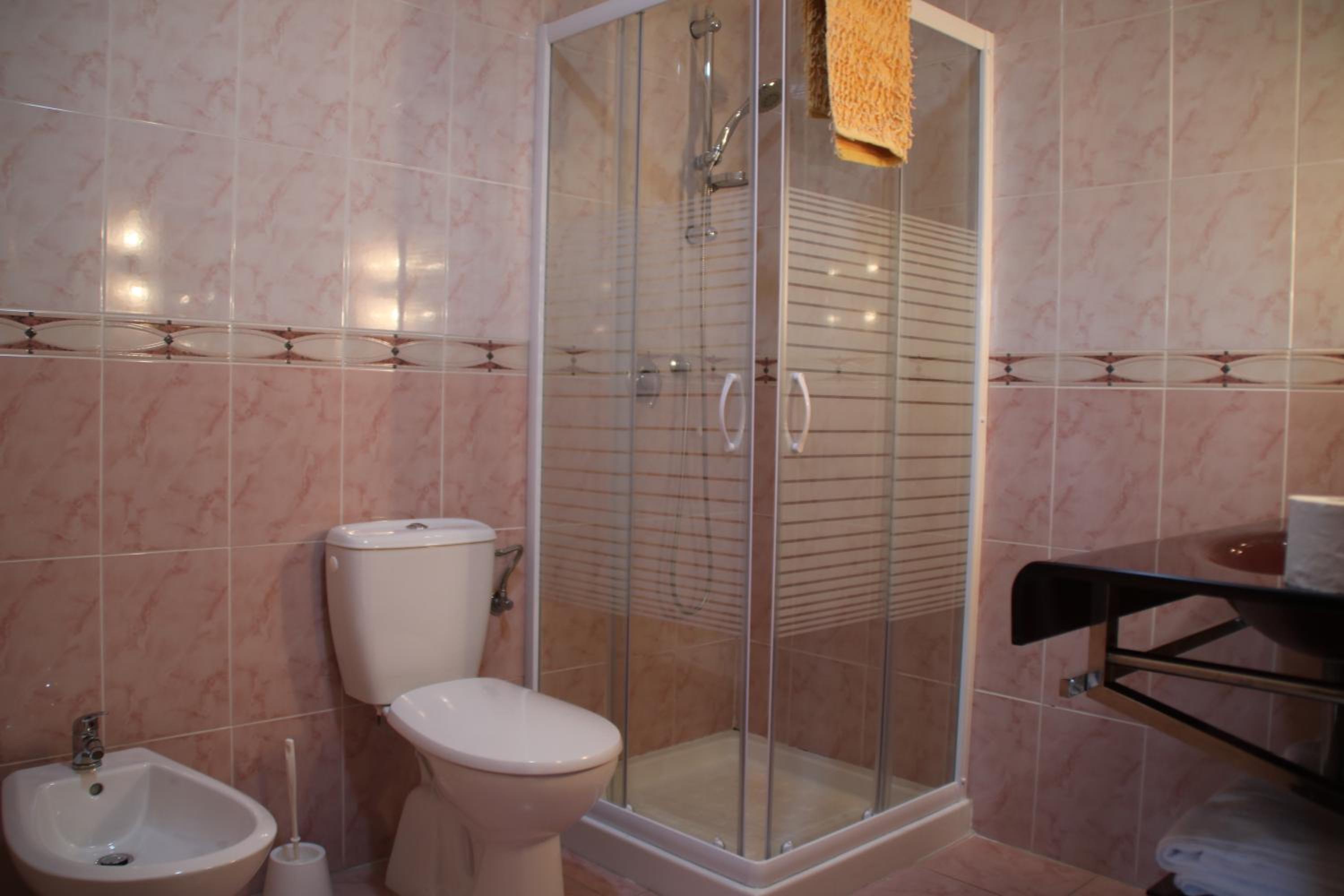 Double Room - Photo 6