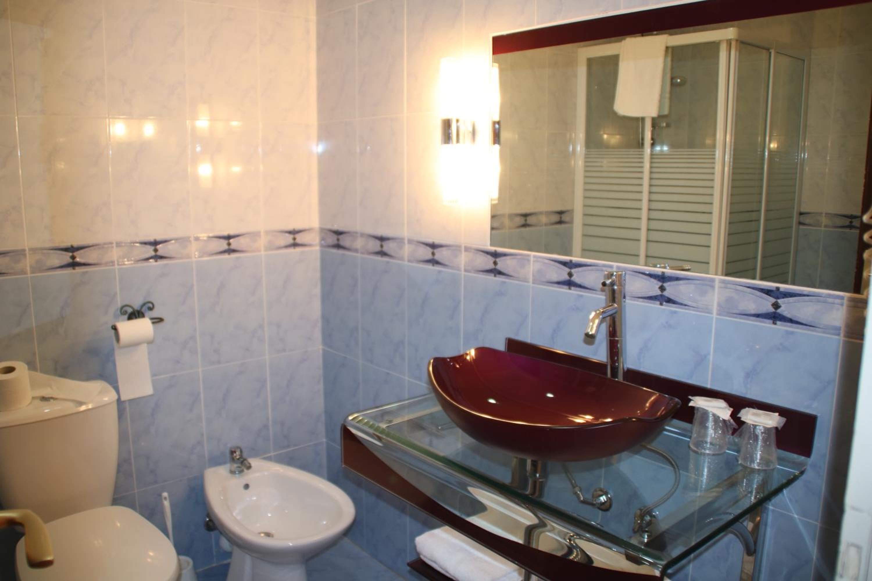 Twin Room - Photo 4