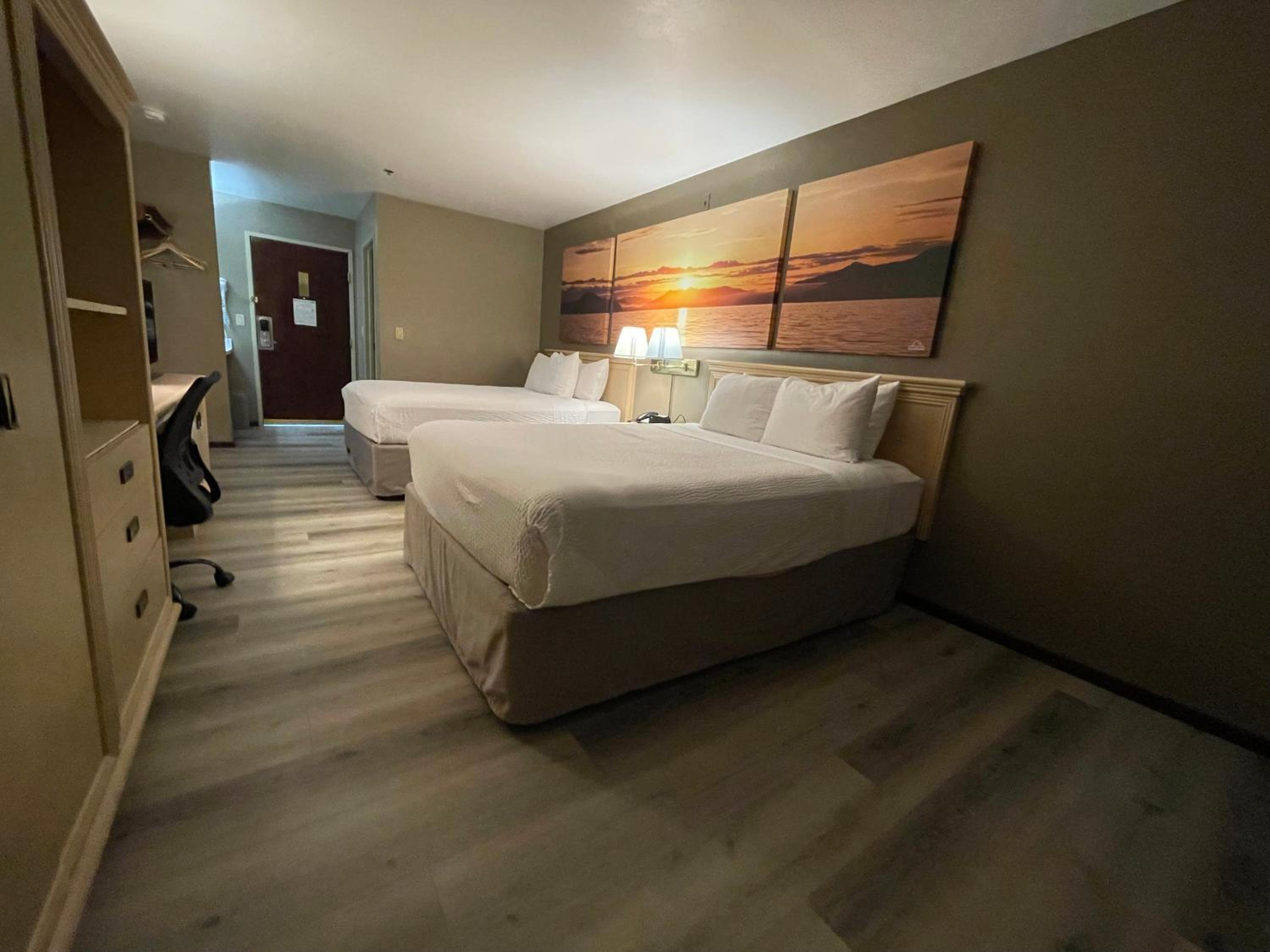Double Room with Two Double Beds - Non-Smoking - Photo 7