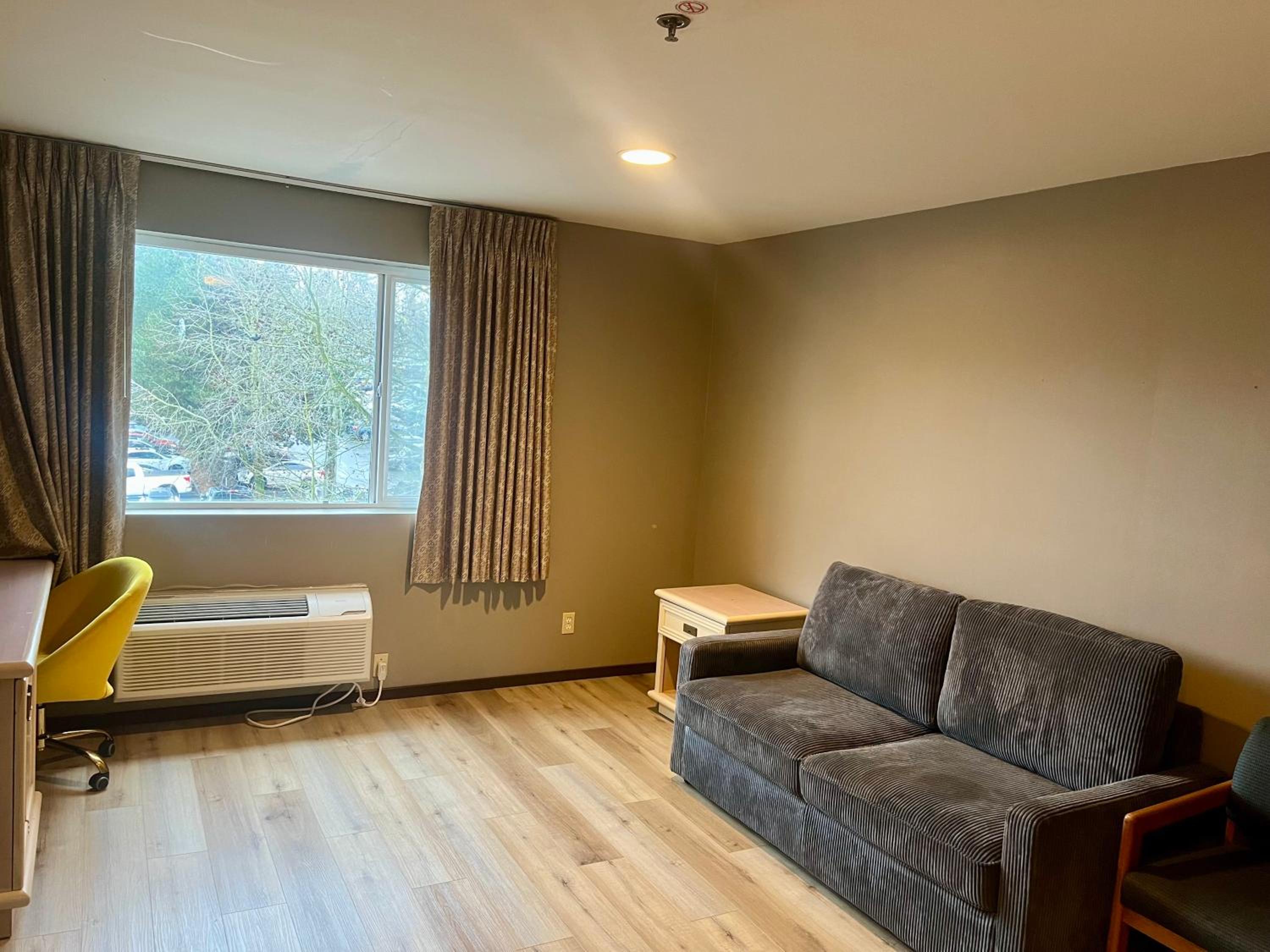 1 Queen Bed, Studio Suite, Non-Smoking  - Photo 5