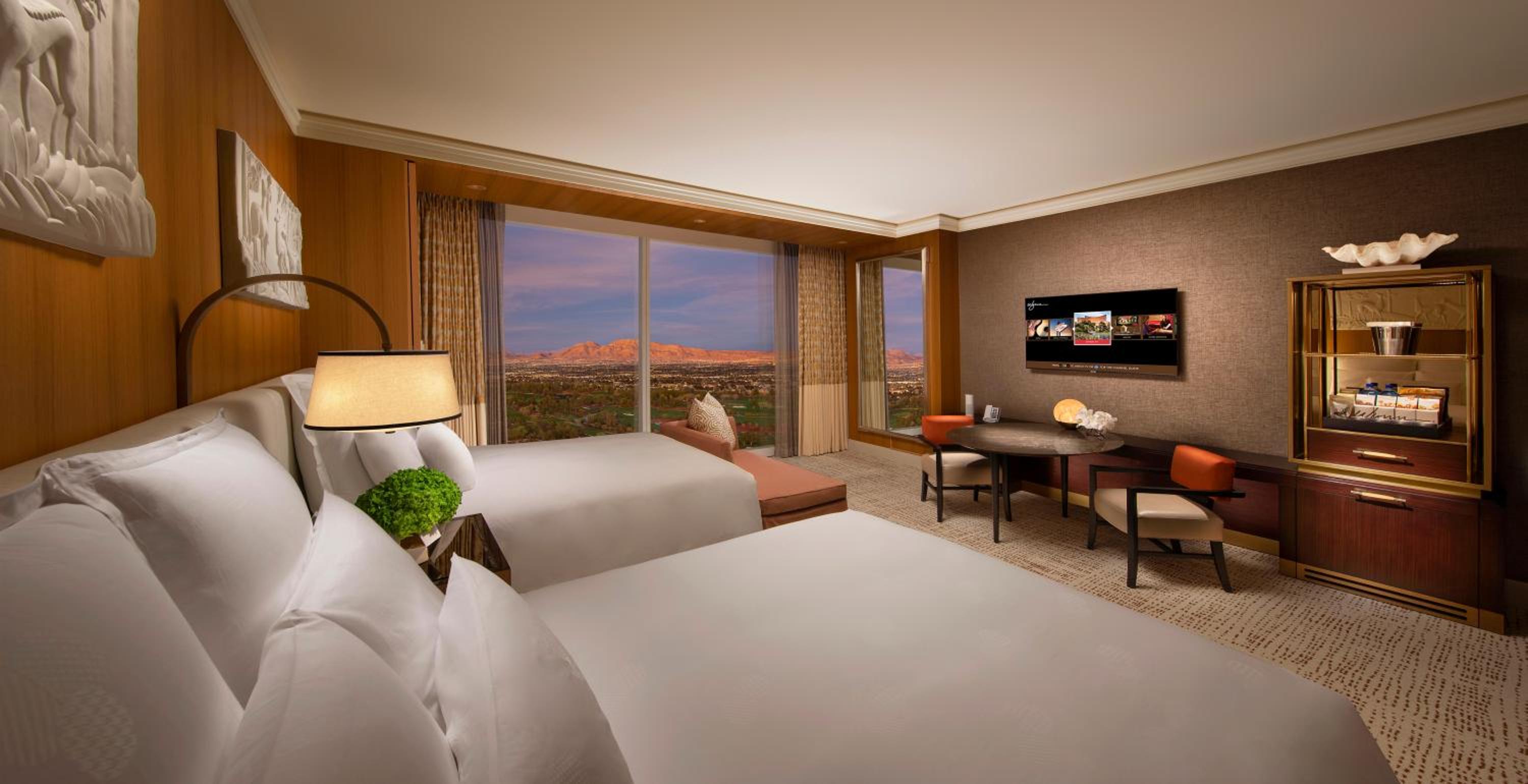 Wynn Resort Two Queens (Check-in at Wynn) - Photo 4