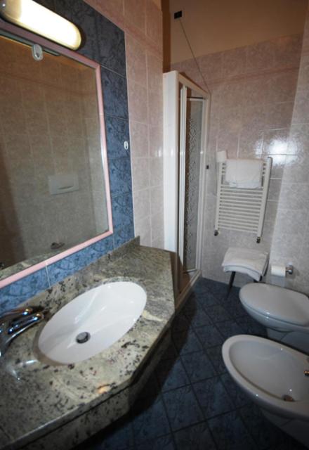 Double or Twin Room - Photo 7