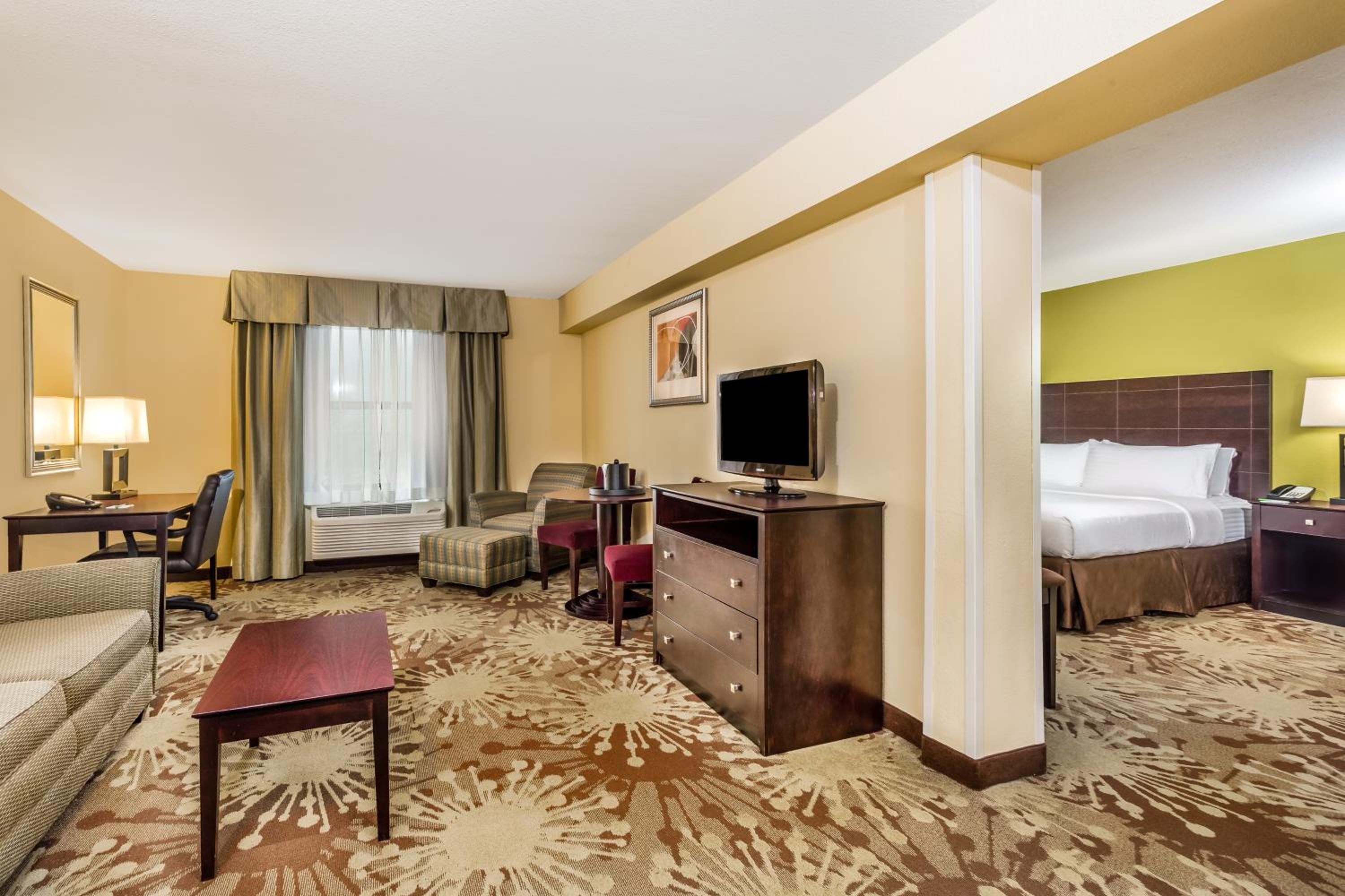 One-Bedroom King Suite - Non-Smoking - Photo 5