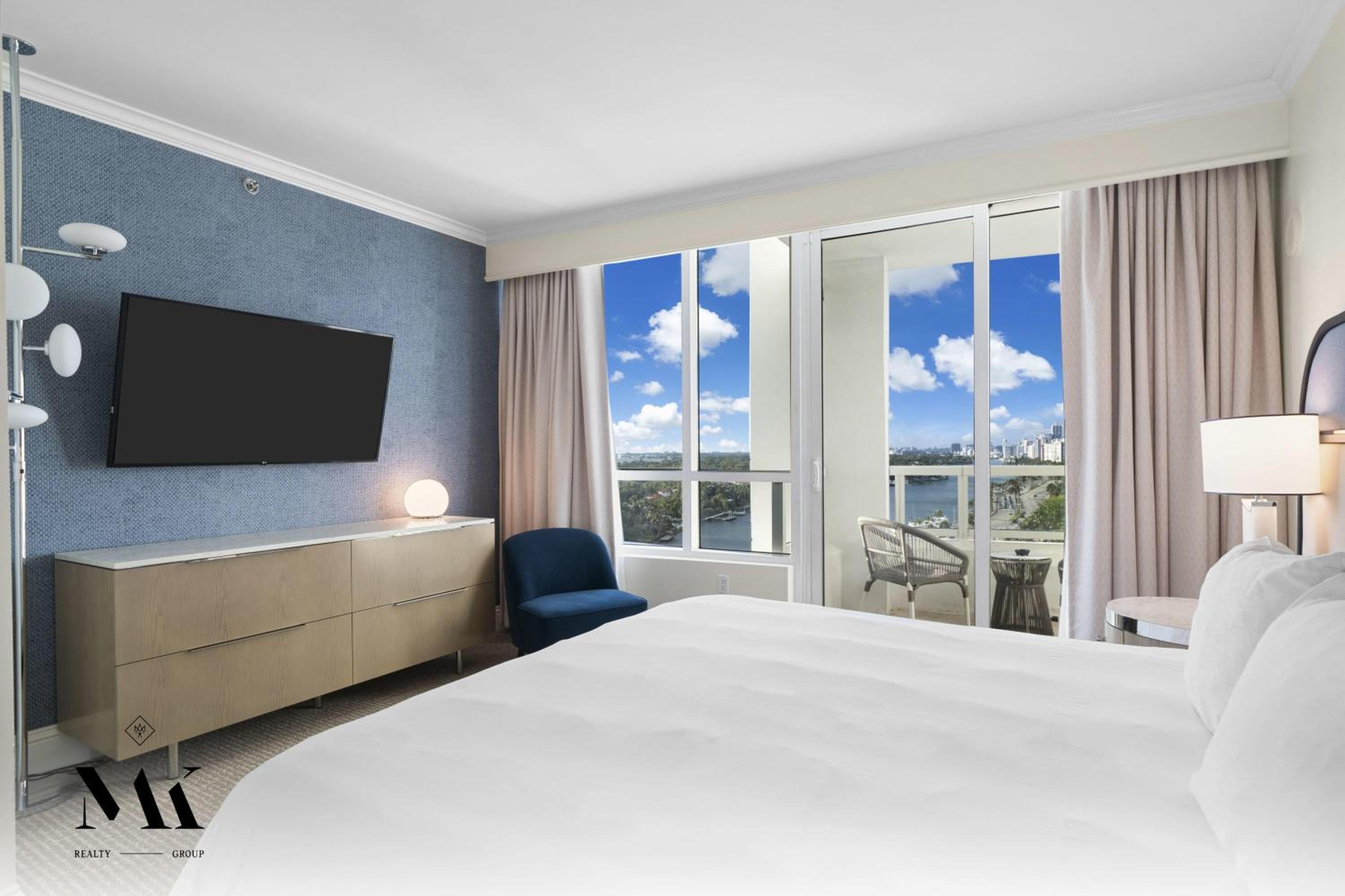 Deluxe One-Bedroom Suite with River View