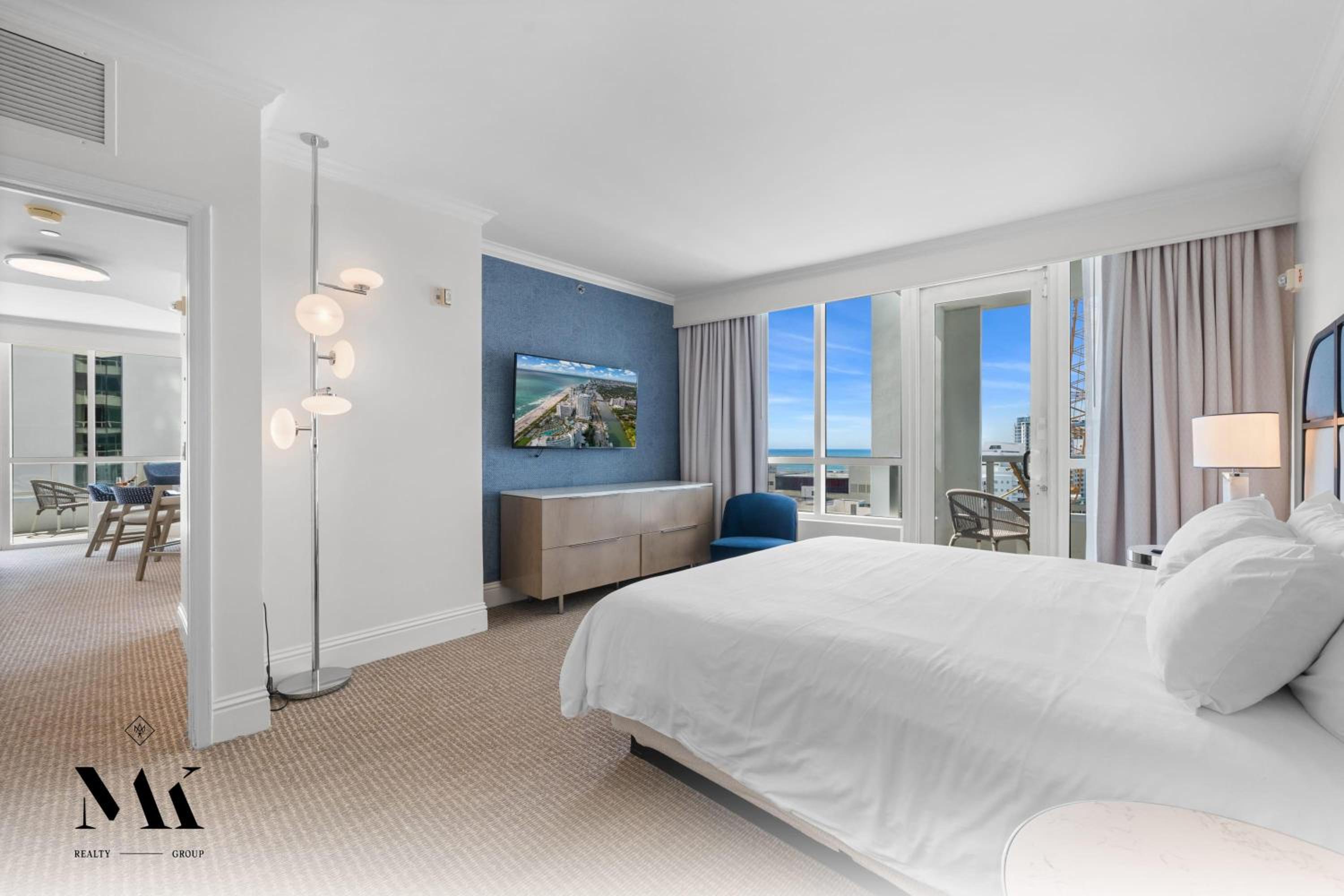 Deluxe One-Bedroom Suite with City View