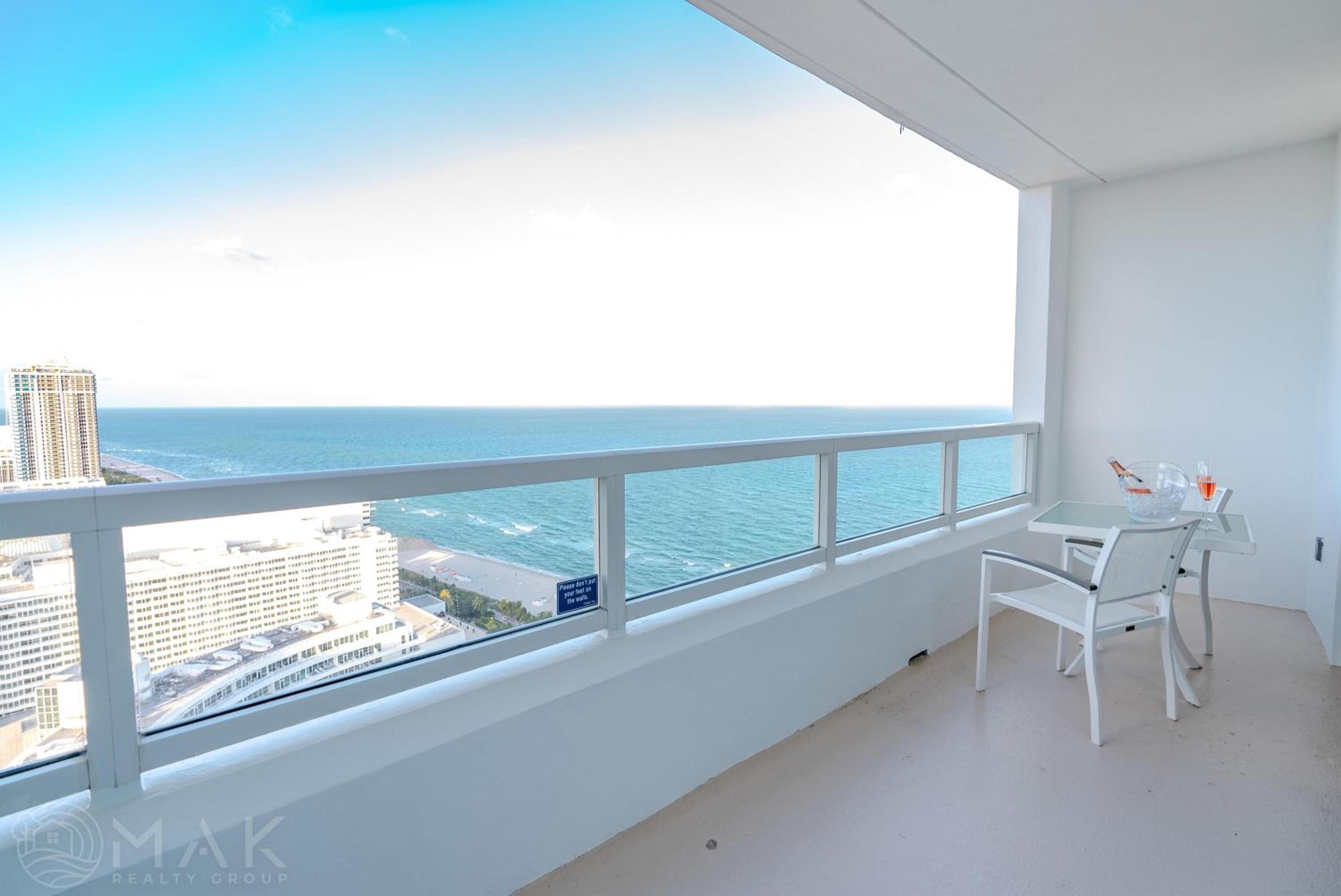 One-Bedroom Suite with Sea View