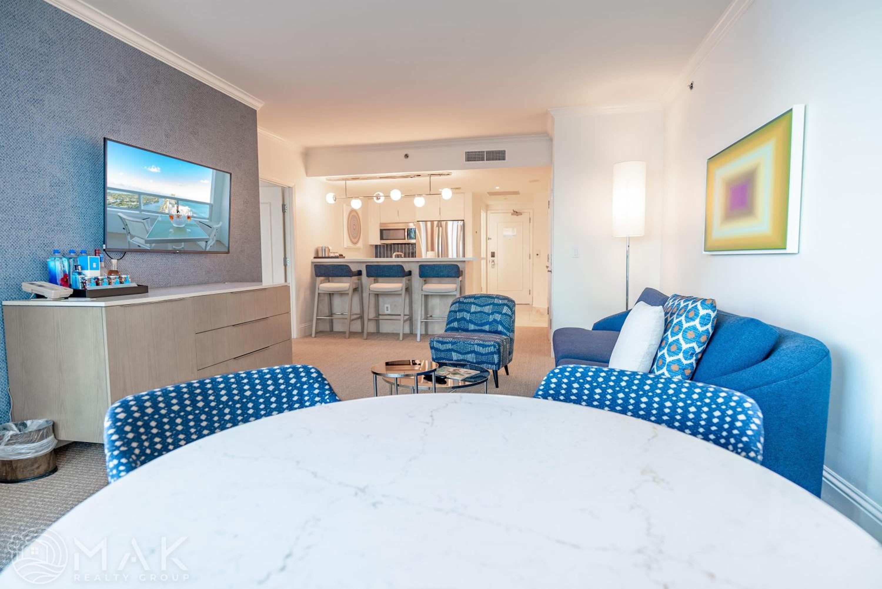 One-Bedroom Suite with Sea View