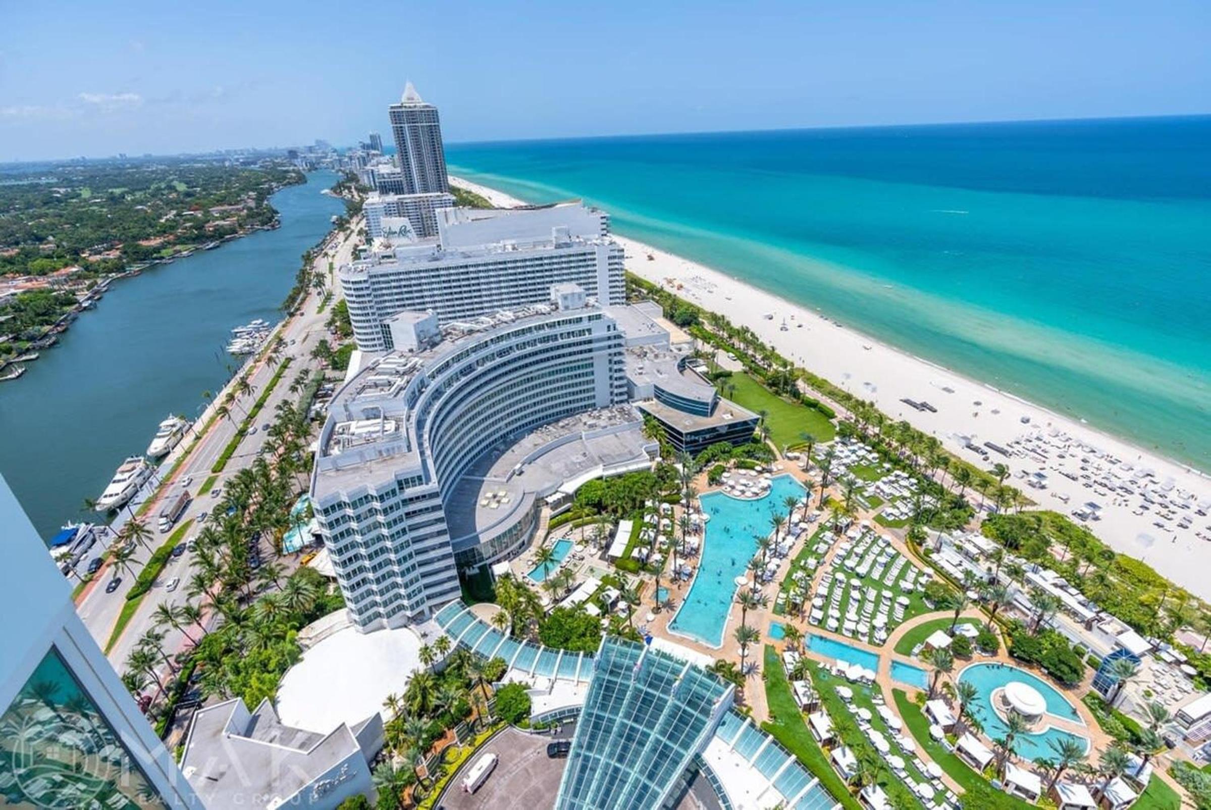 Superior One-Bedroom Suite with Ocean View 