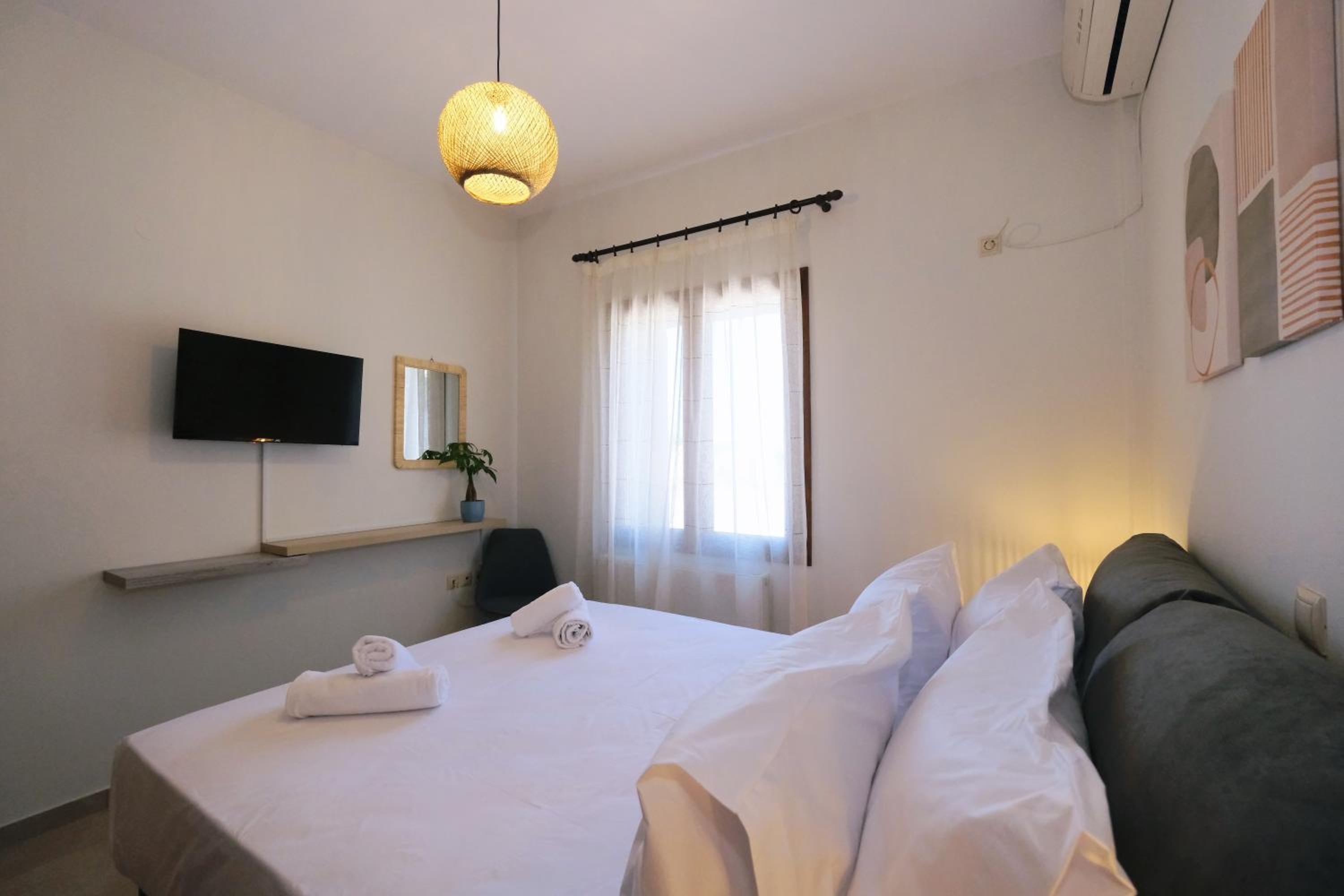 One-Bedroom Standard Apartment photo 2