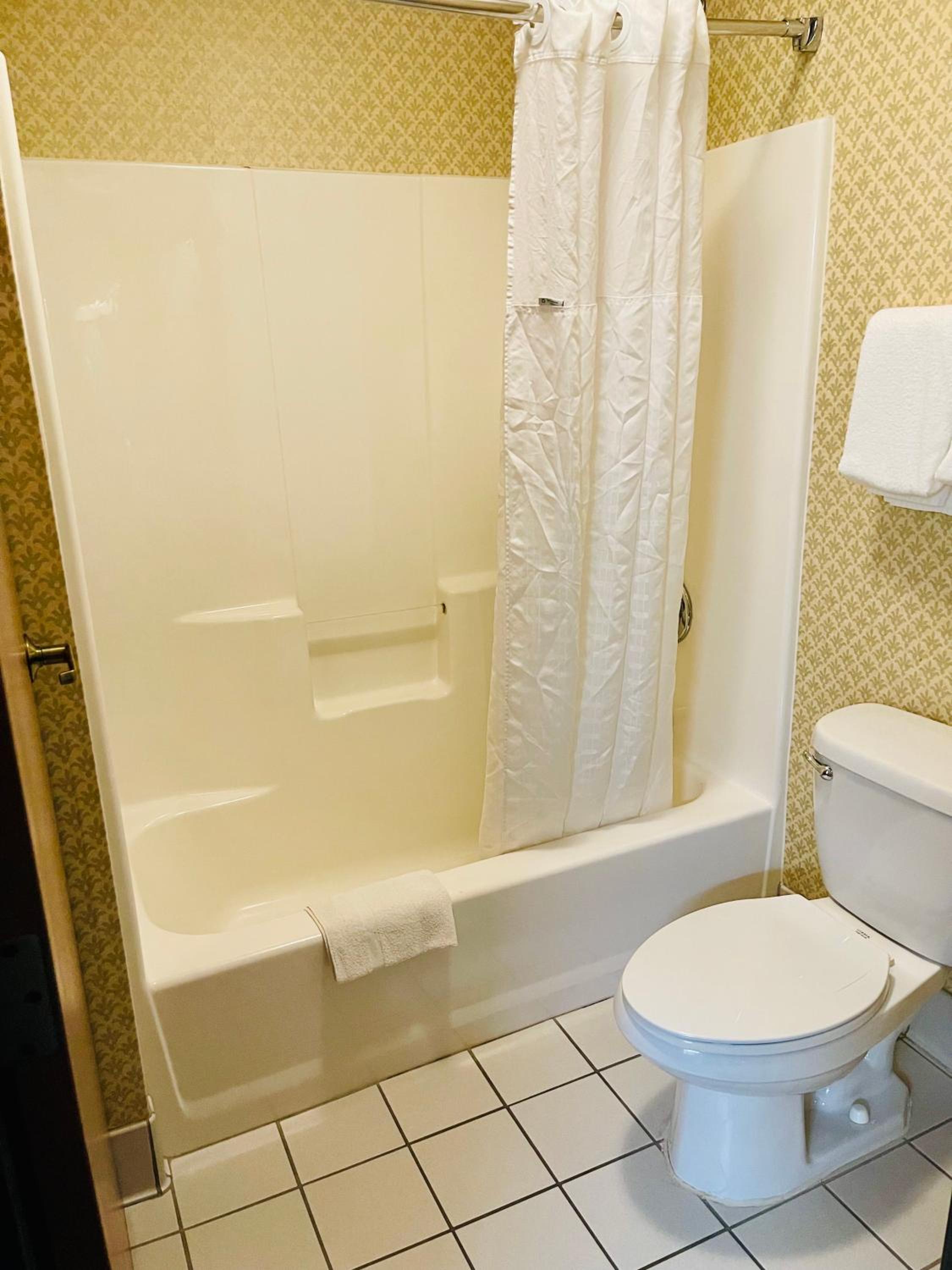 Double Room with Two Double Beds - Pet Friendly/Non-Smoking - Photo 1