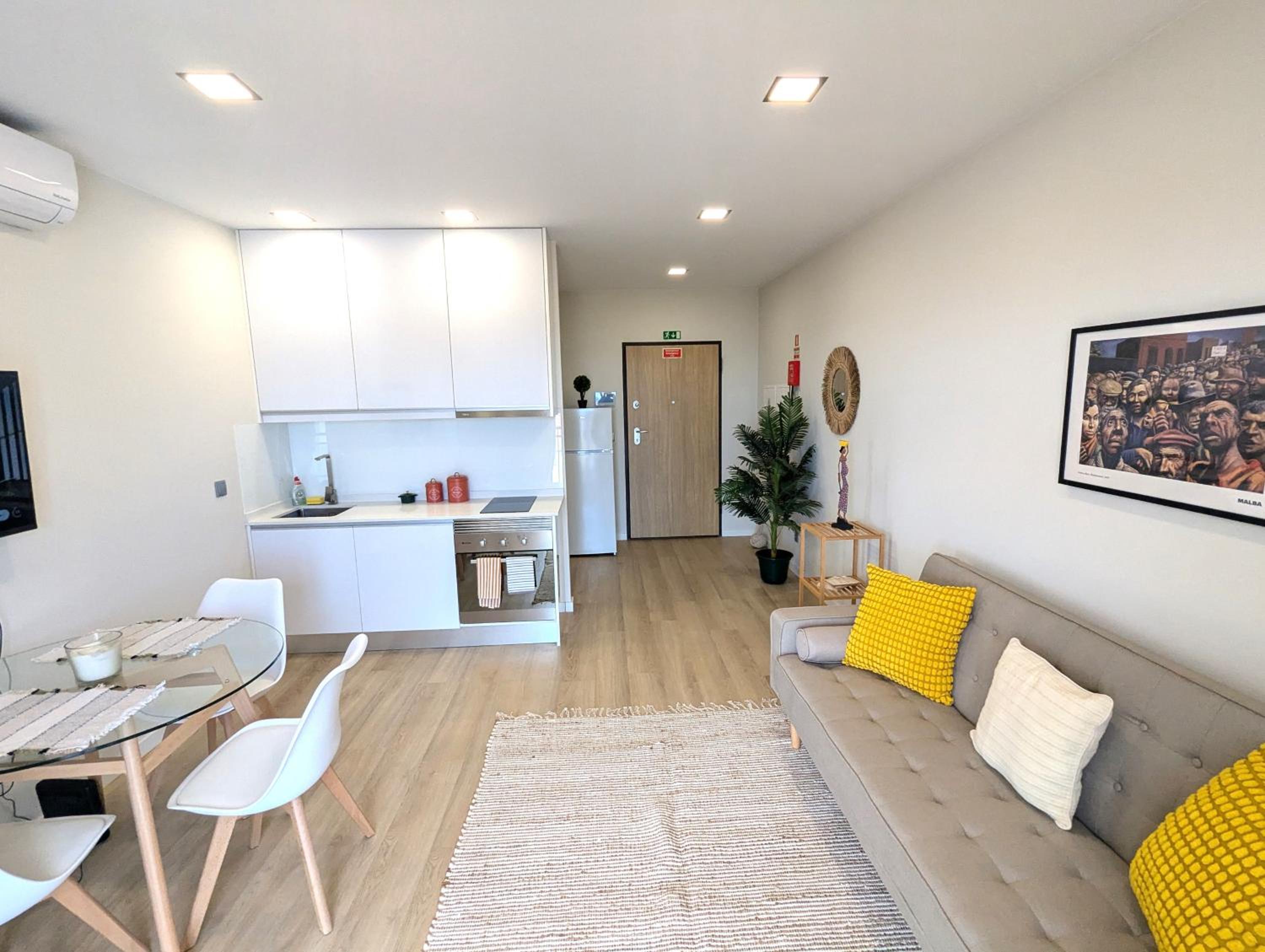 Deluxe One-Bedroom Apartment with Ocean View