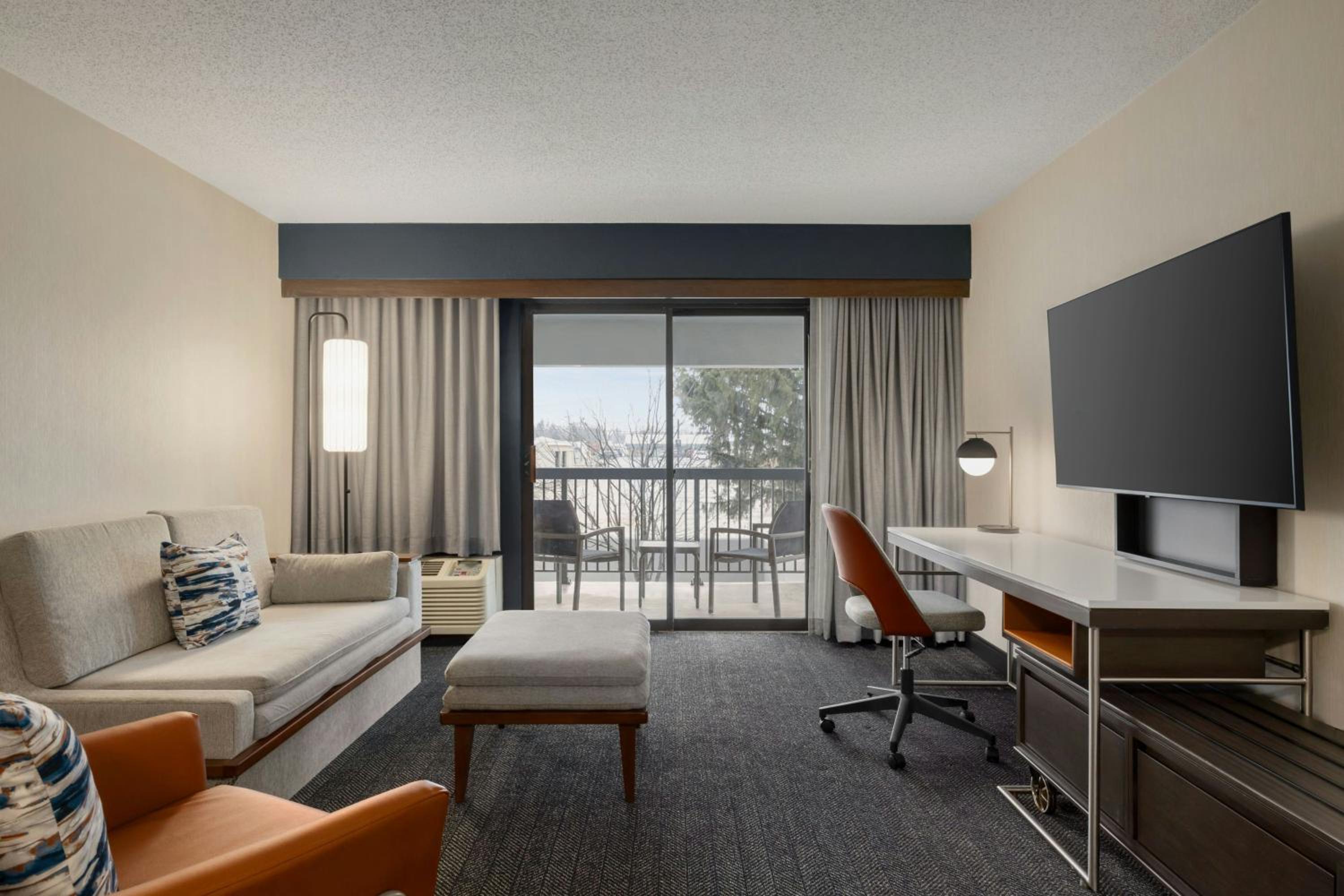 One-Bedroom King Suite with Sofa Bed - Photo 8