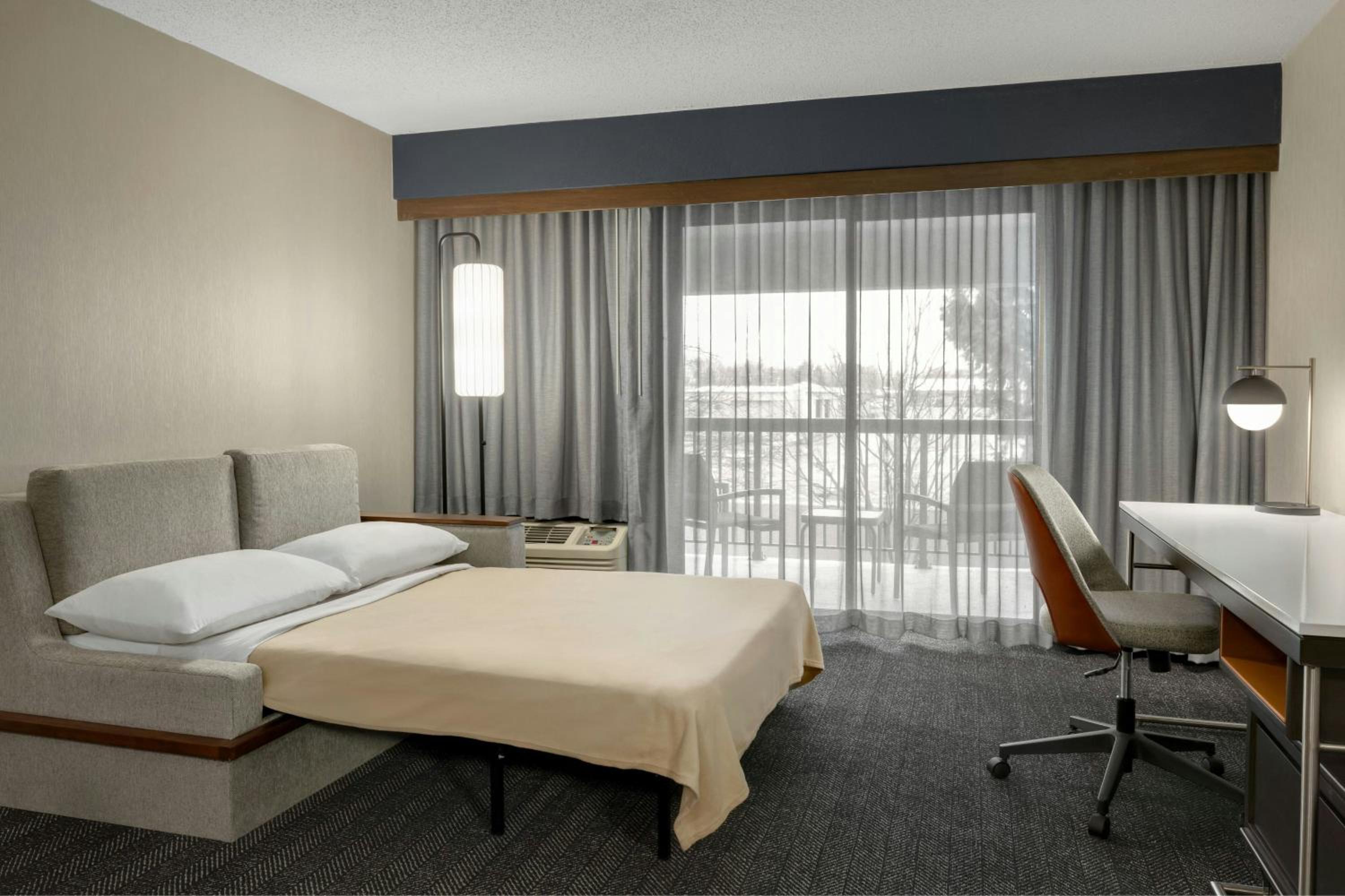 One-Bedroom King Suite with Sofa Bed - Photo 11
