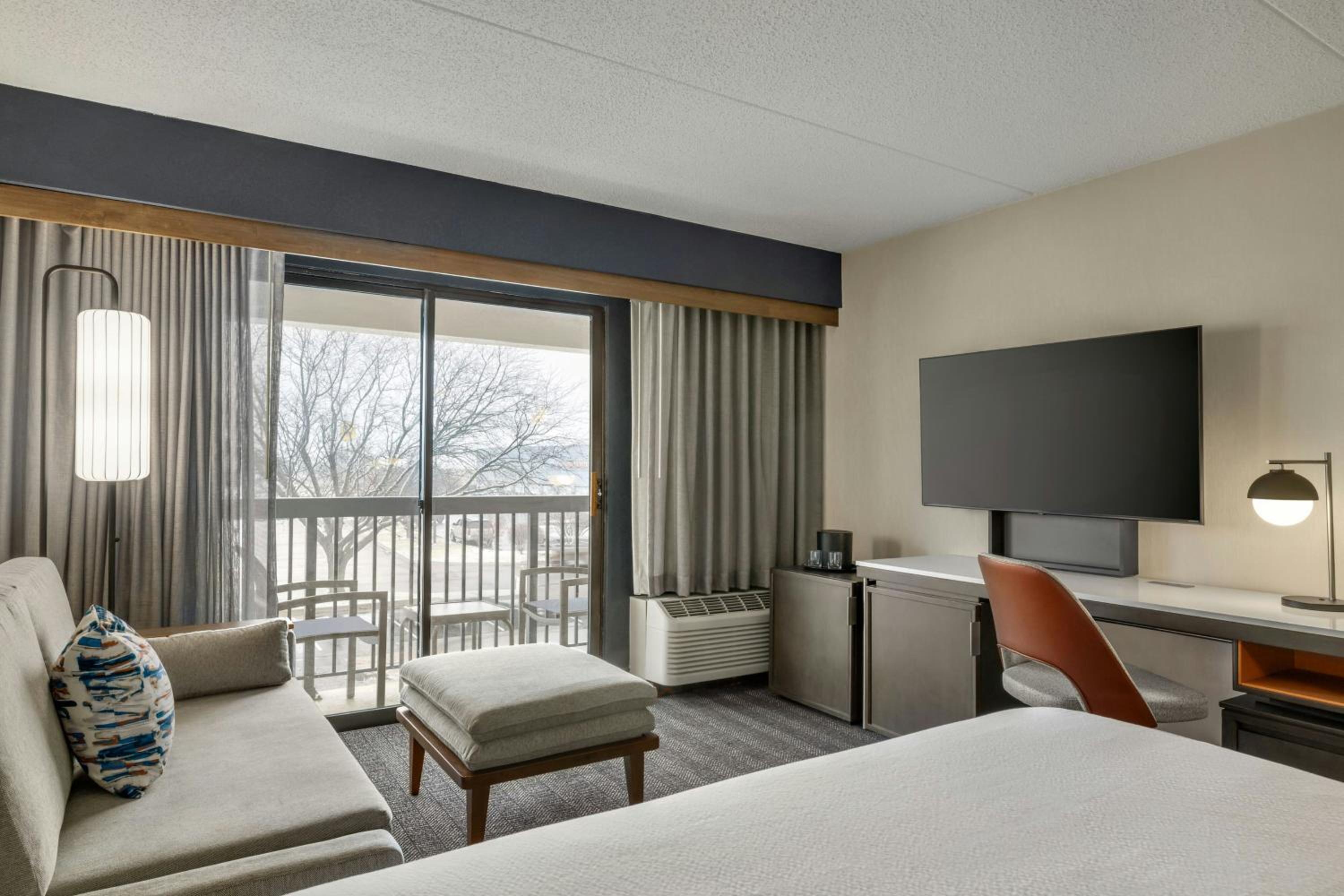 One-Bedroom King Suite with Sofa Bed - Photo 2