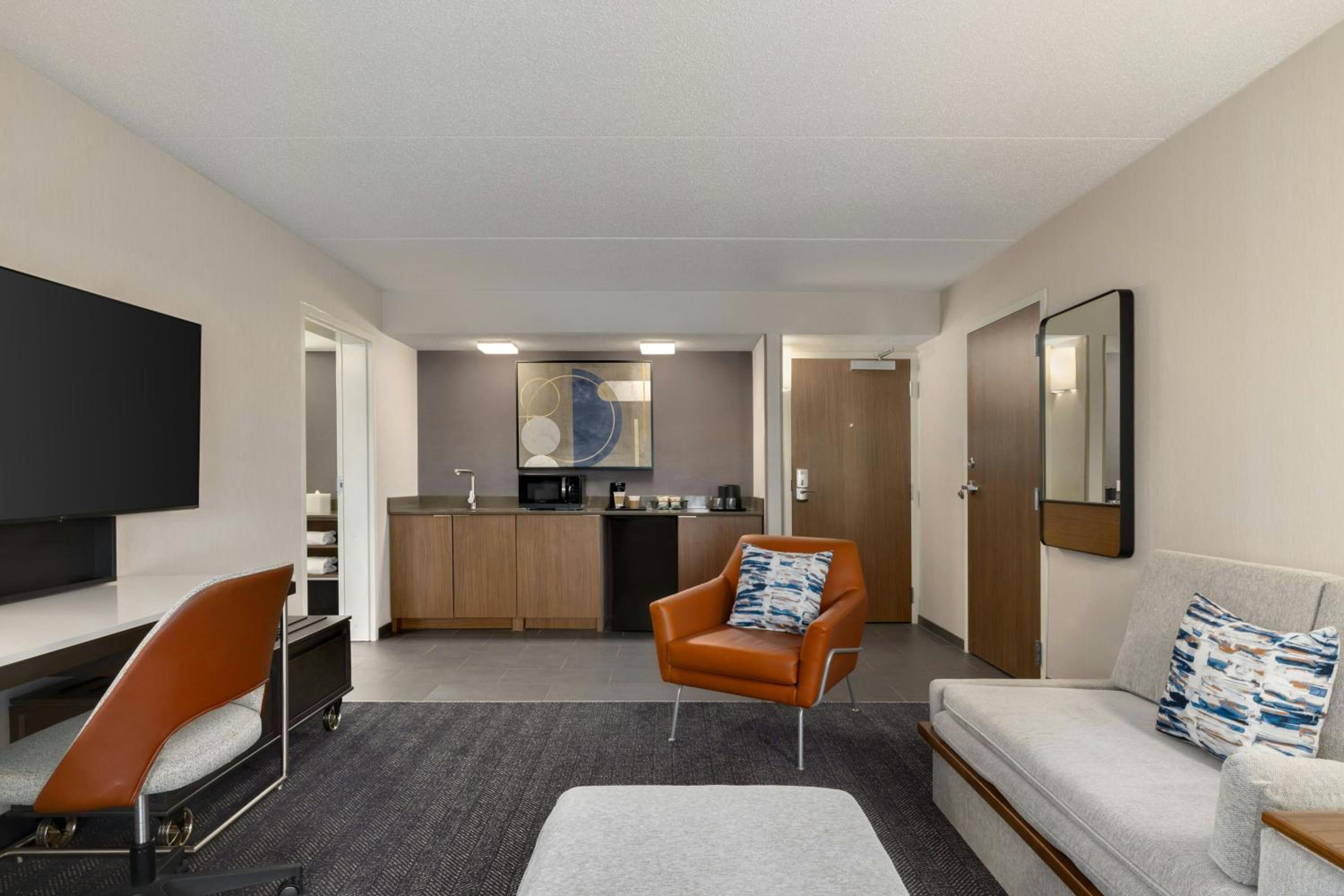 One-Bedroom King Suite with Sofa Bed - Photo 9