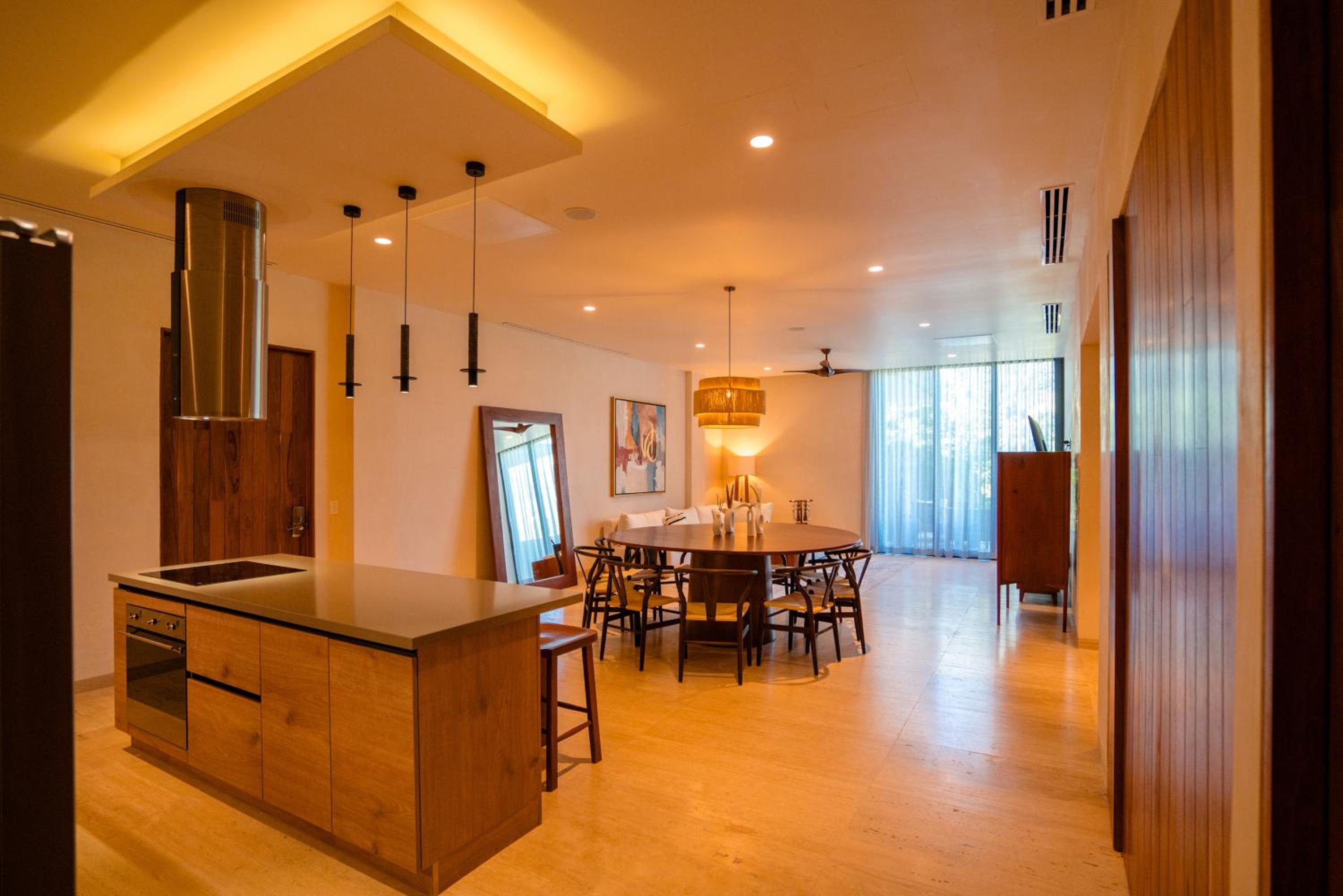 Luxury one bedroom apartment with 1 king bed & plunge pool