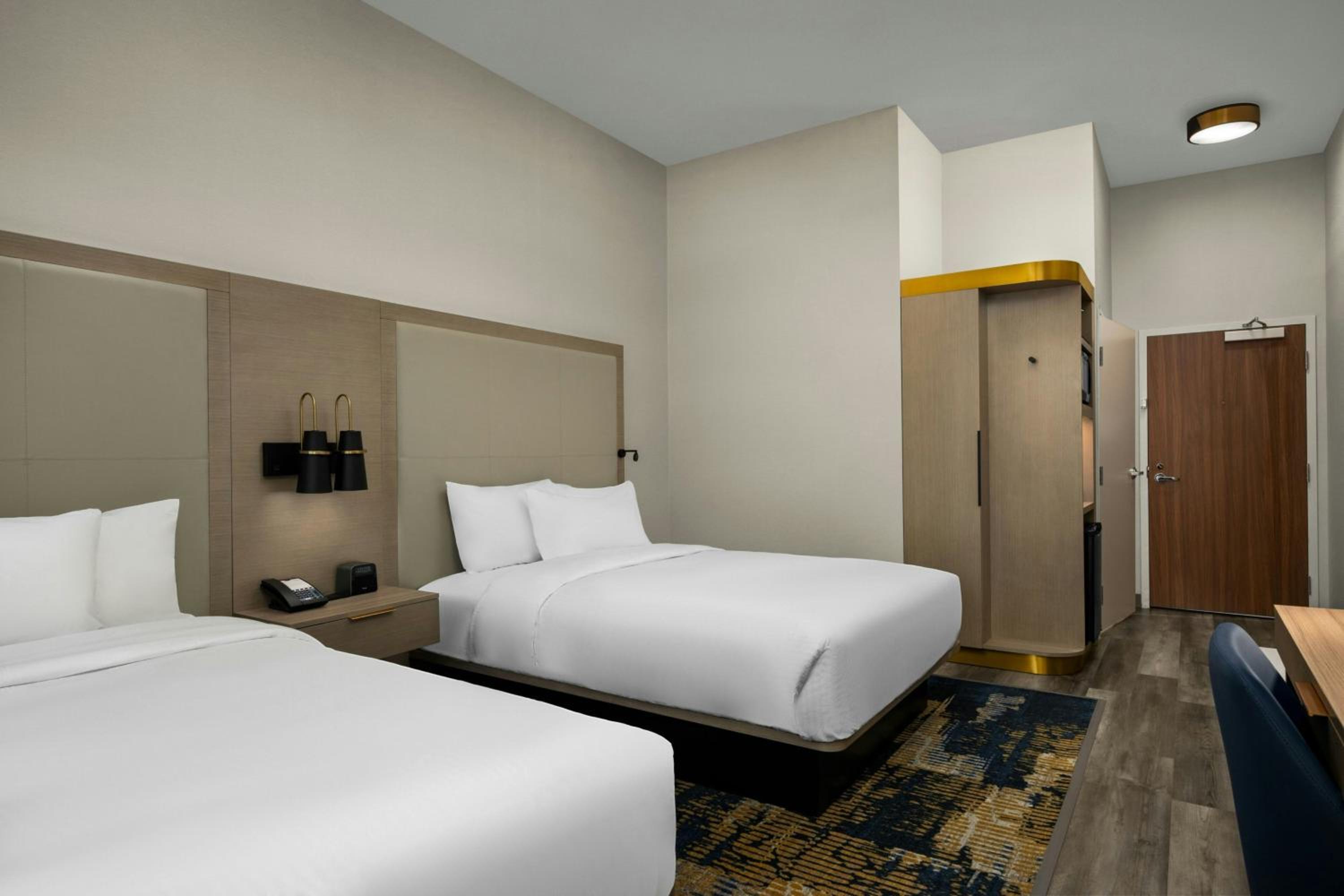 Standard Queen Room with Two Queen Beds and Mountain View - Hearing Accessible photo 2