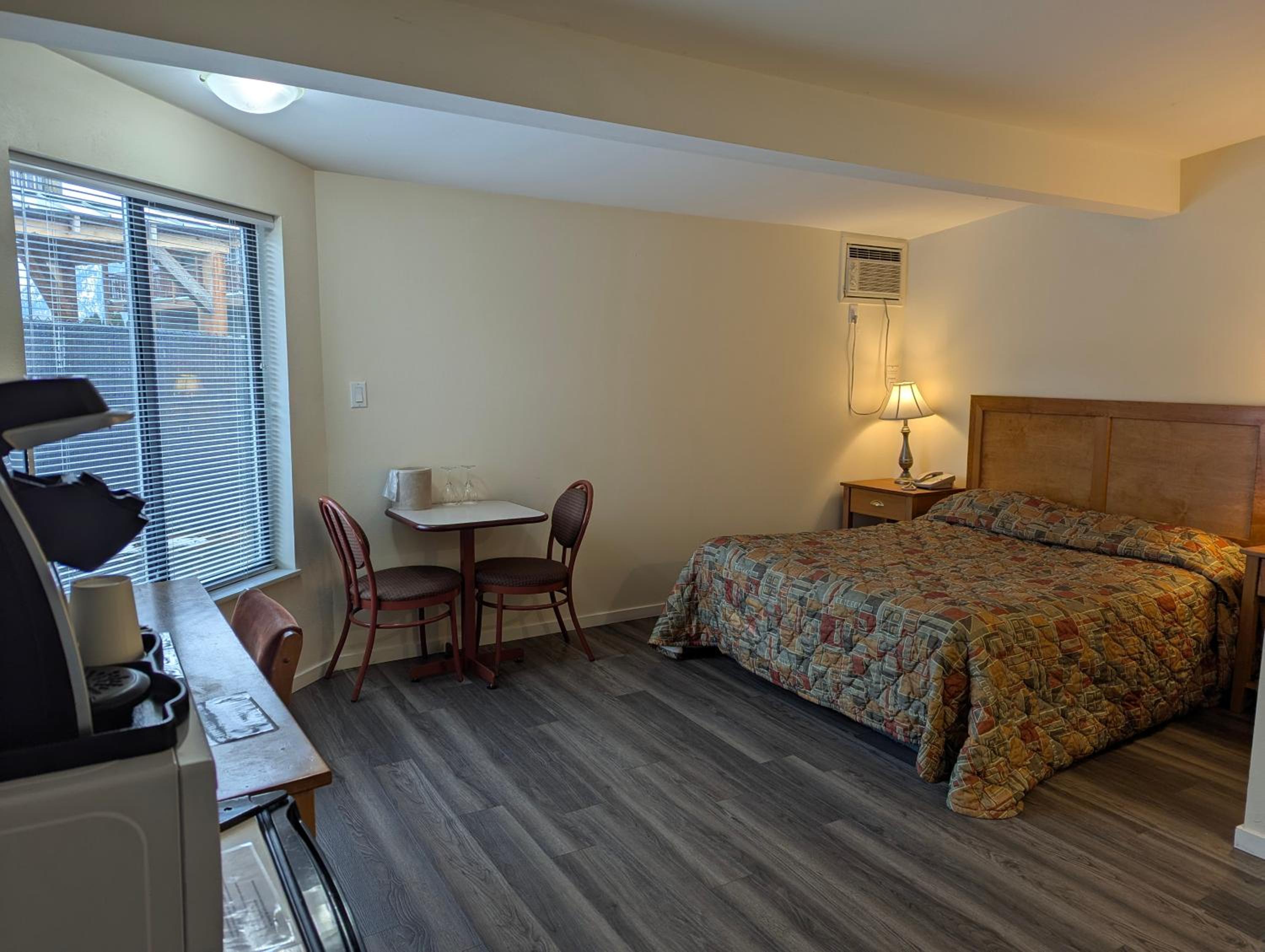 Budget Double Room photo 2