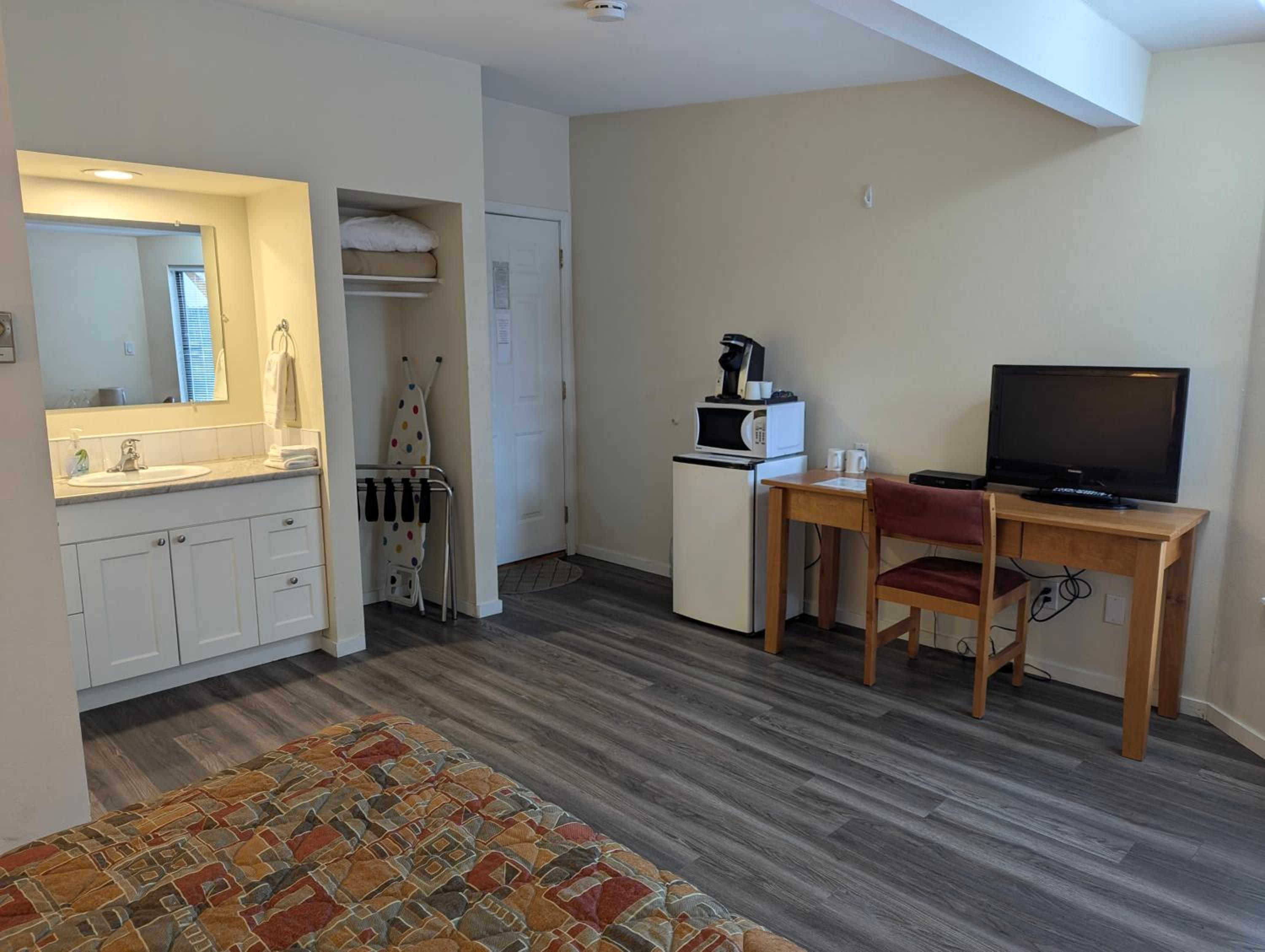 Budget Double Room photo 3