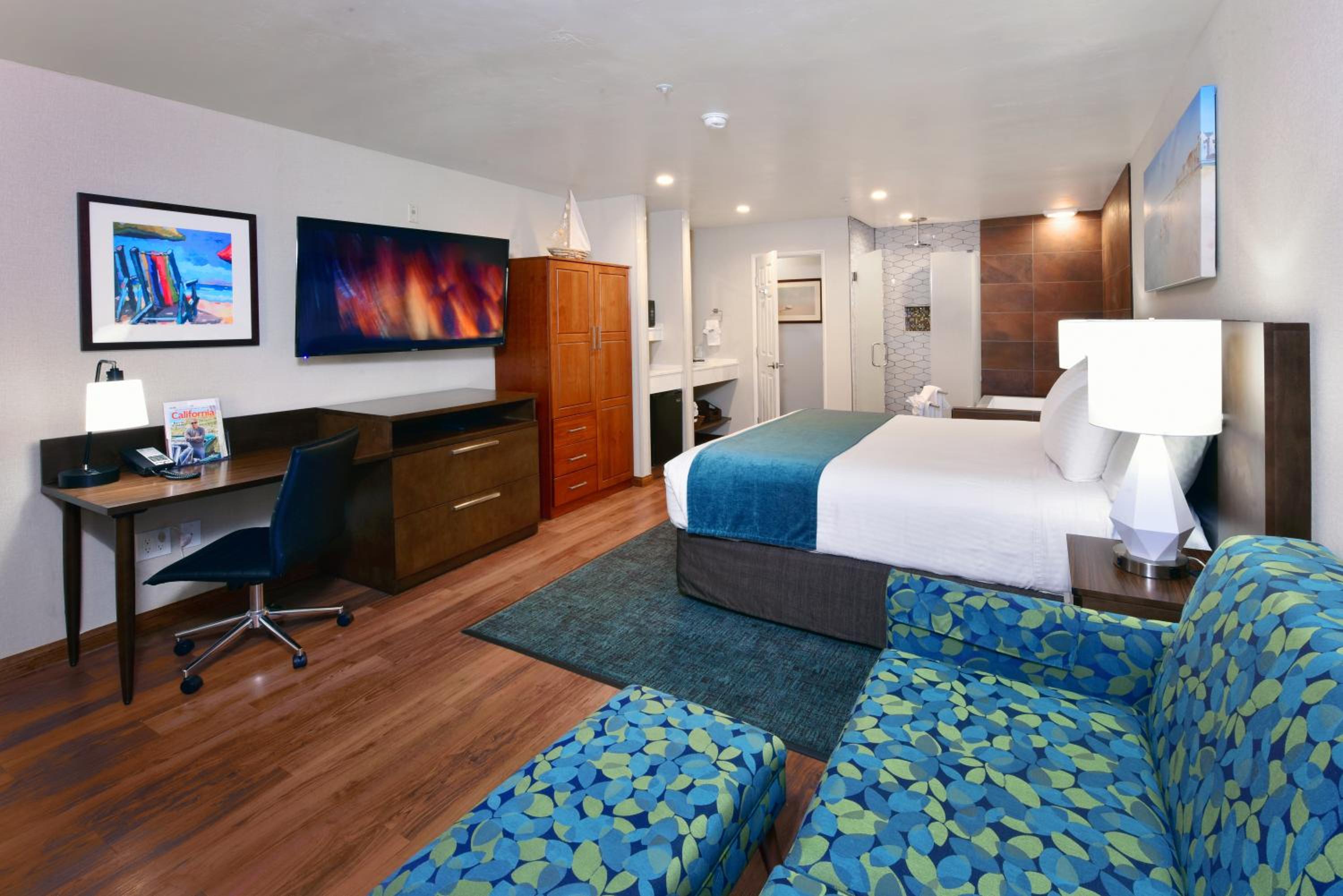 Jr. Jacuzzi Suite - Photo 7