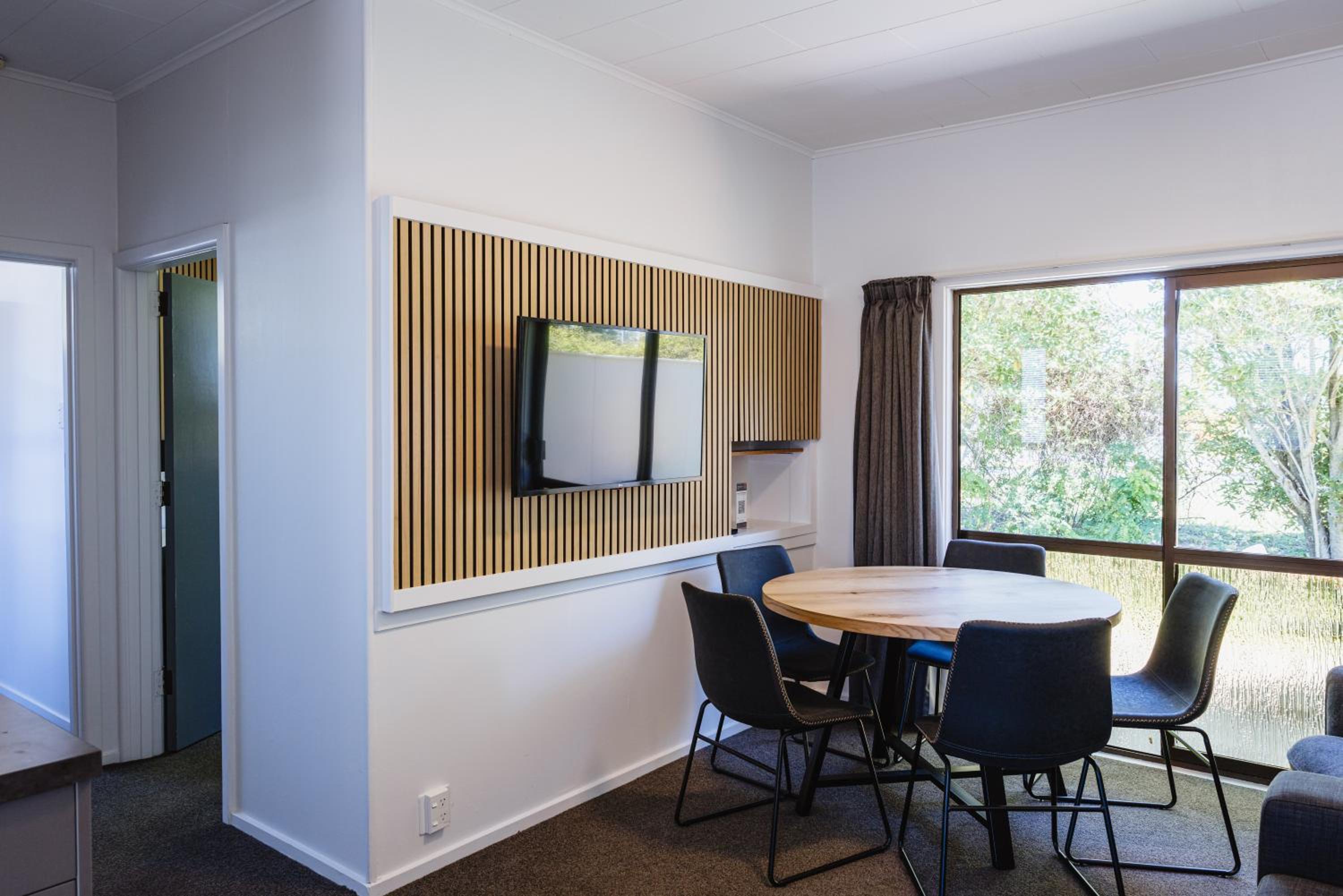 Deluxe Two-Bedroom Apartment with Garden View