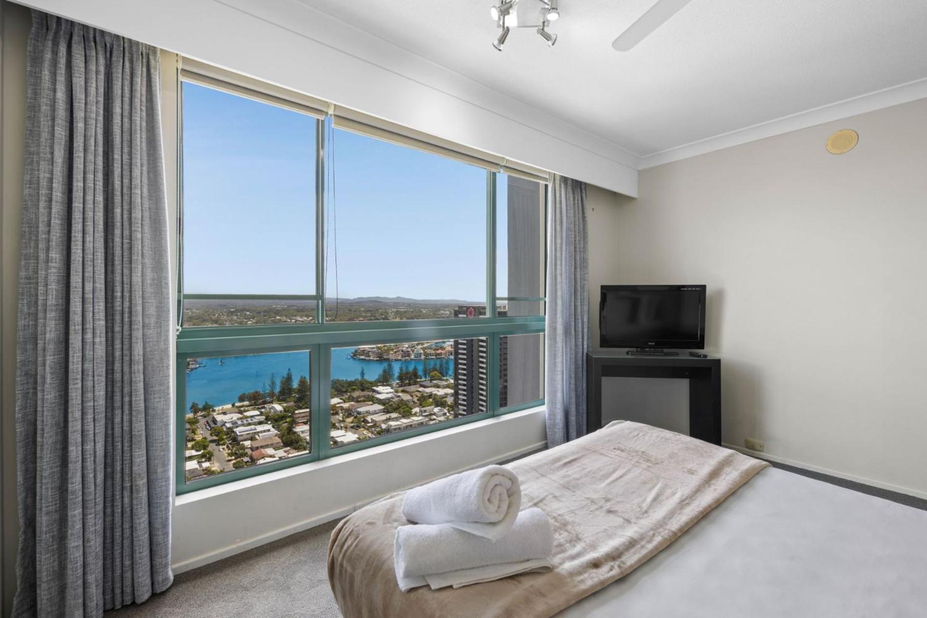 Three-Bedroom Apartment with Balcony