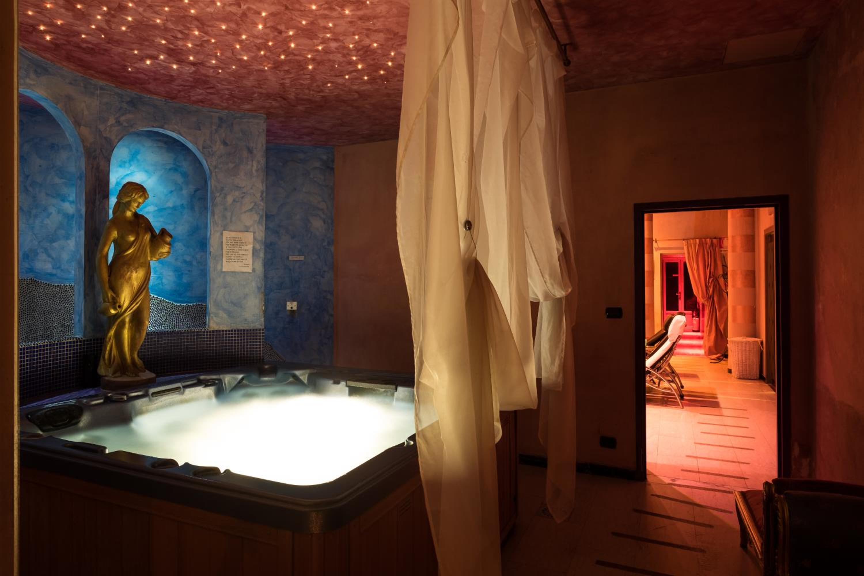 Double or Twin Room with Spa Access - Photo 9
