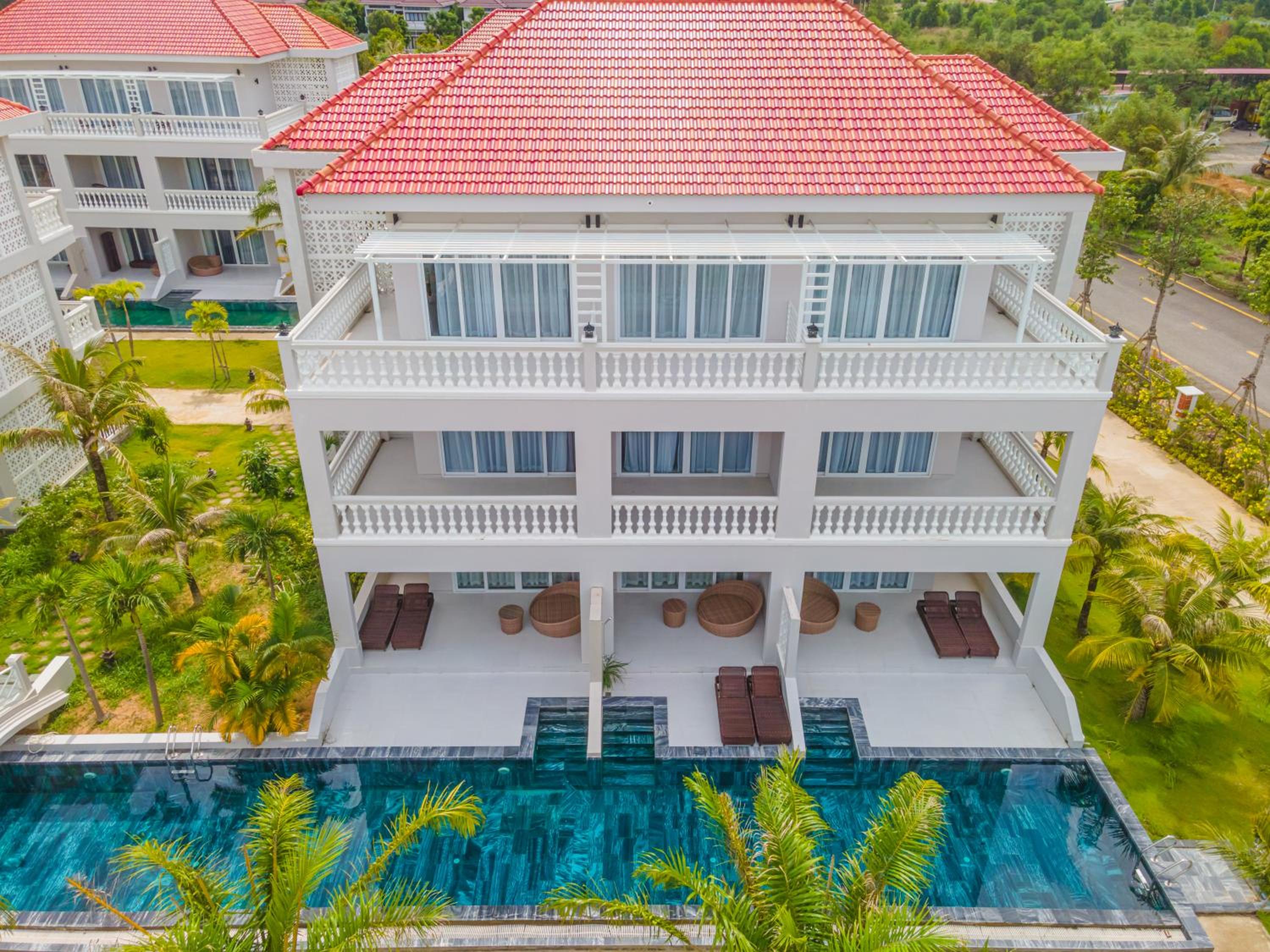 Double or Twin Room with Pool View photo 2