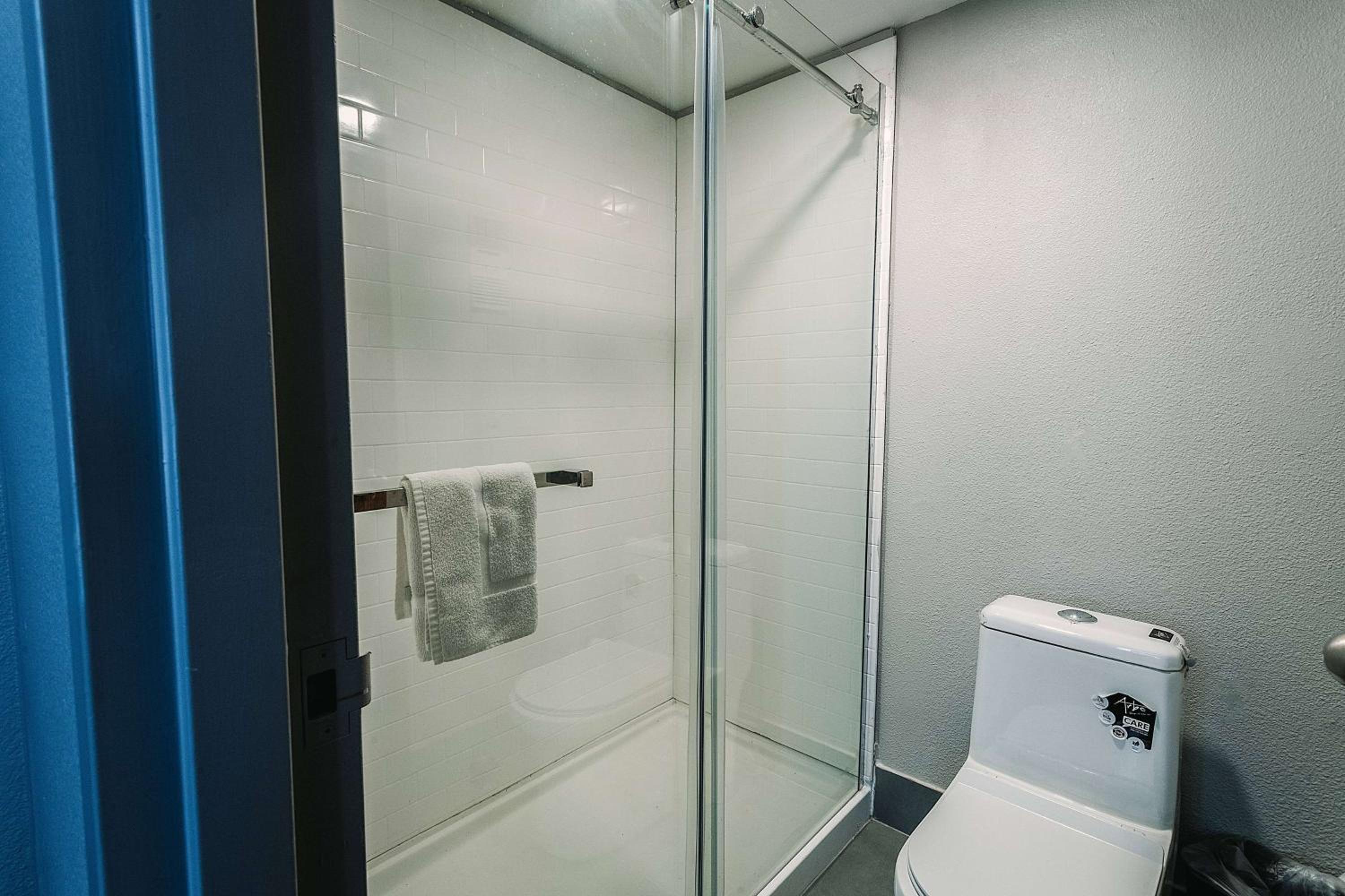 Junior King Suite - Non-Smoking - Photo 2