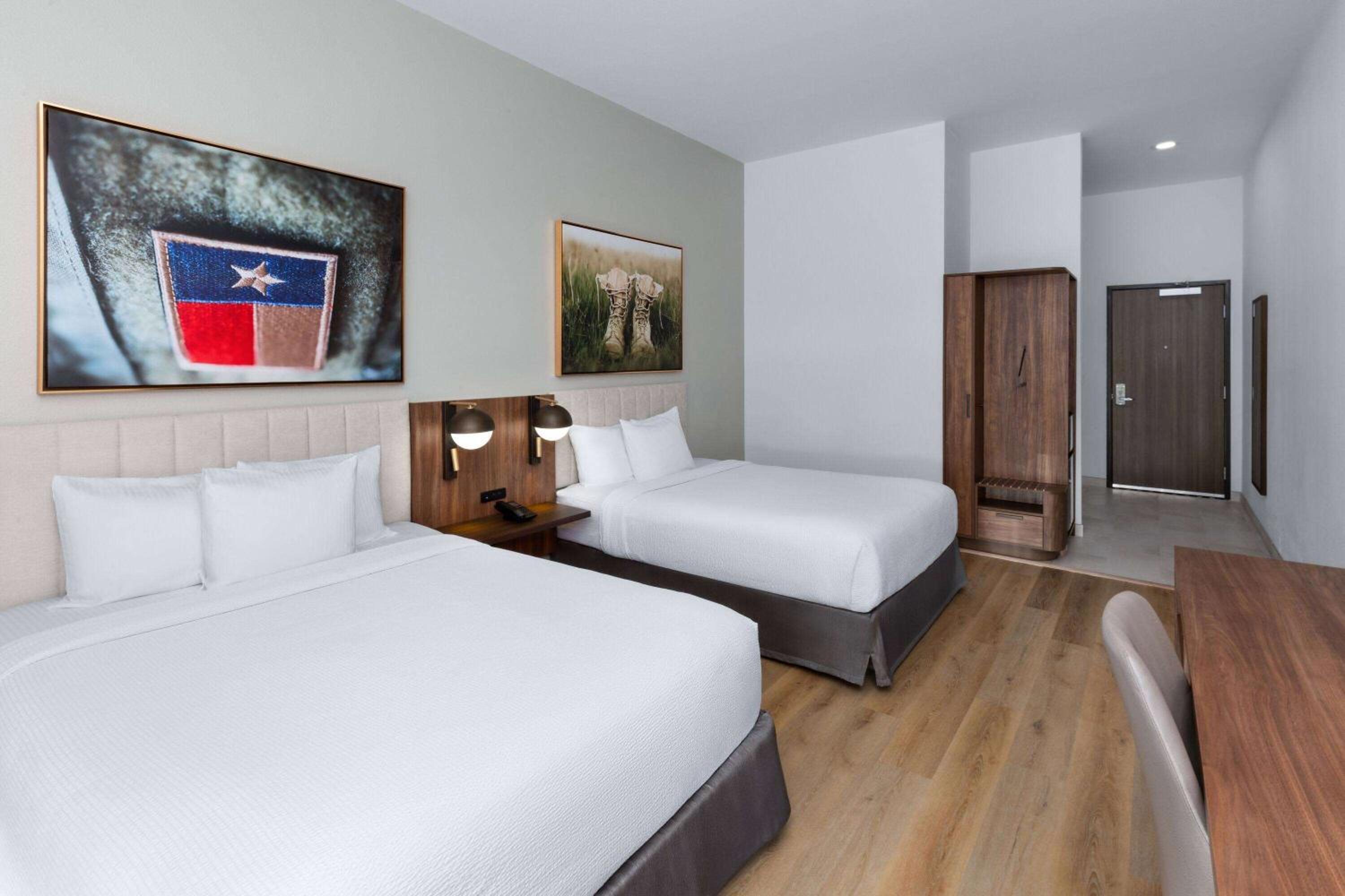 Queen Suite with Two Queen Beds and Kitchenette