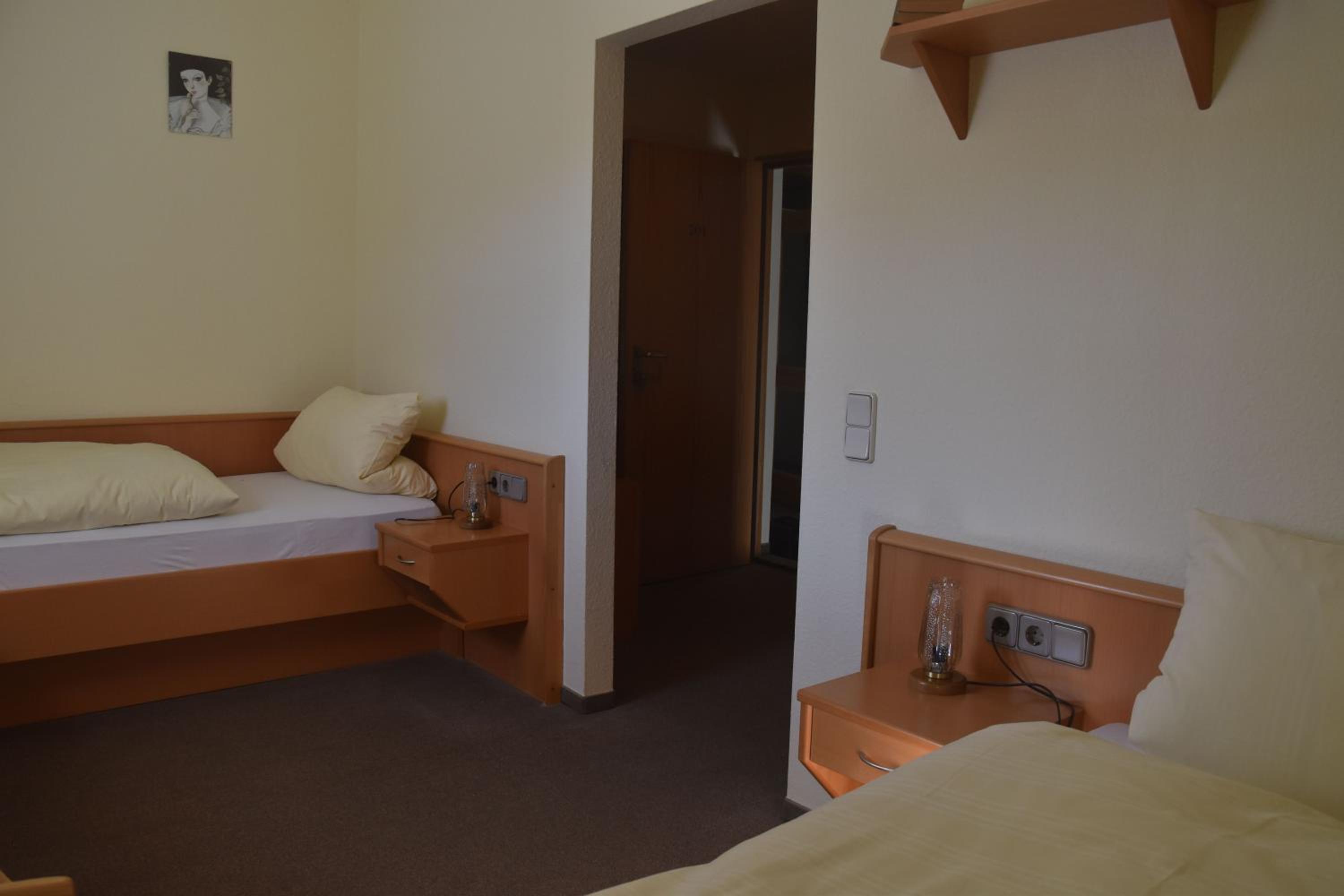 Double or Twin Room with Private Bathroom photo 2