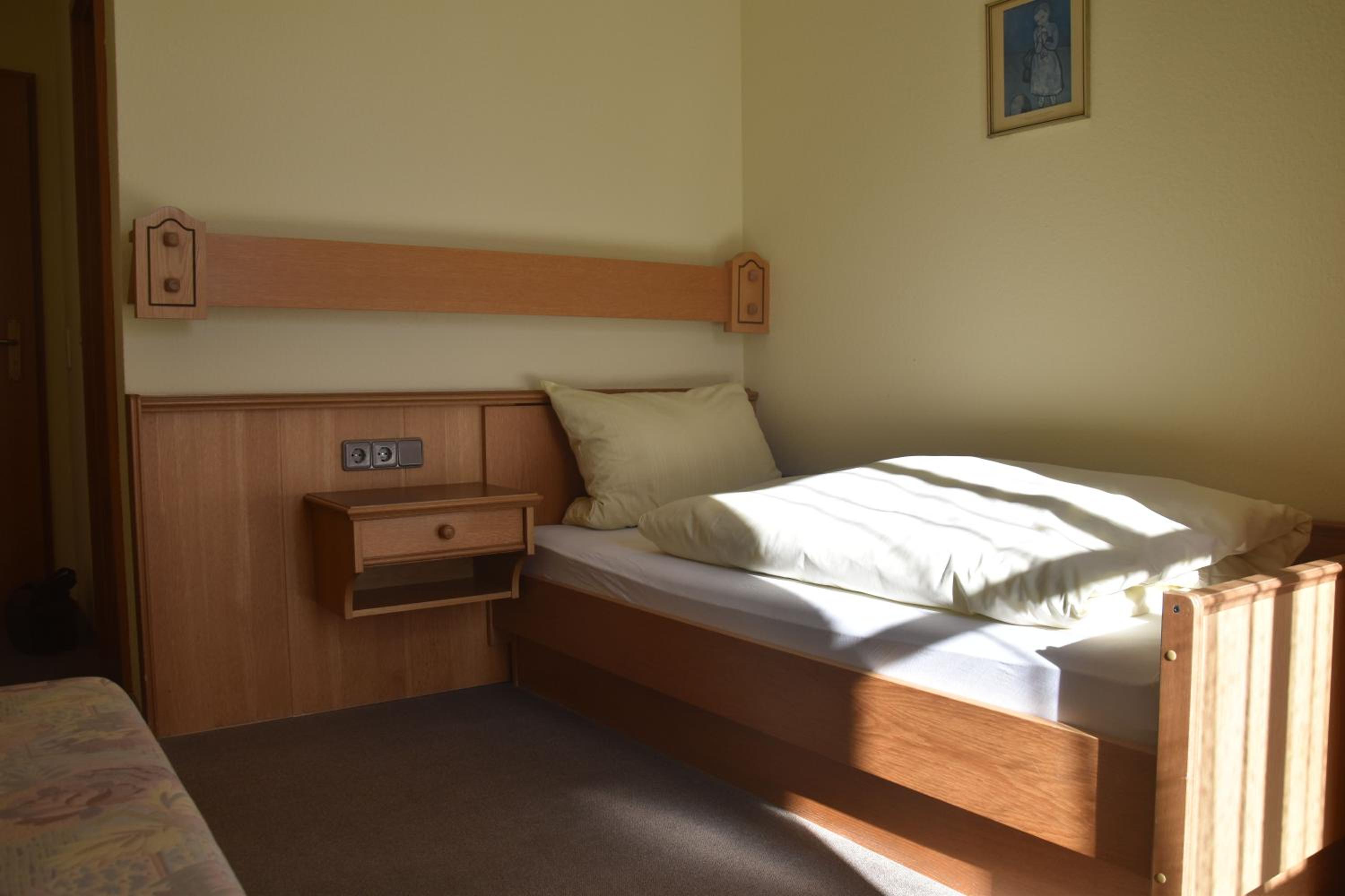 Single Room with Private Bathroom photo 2